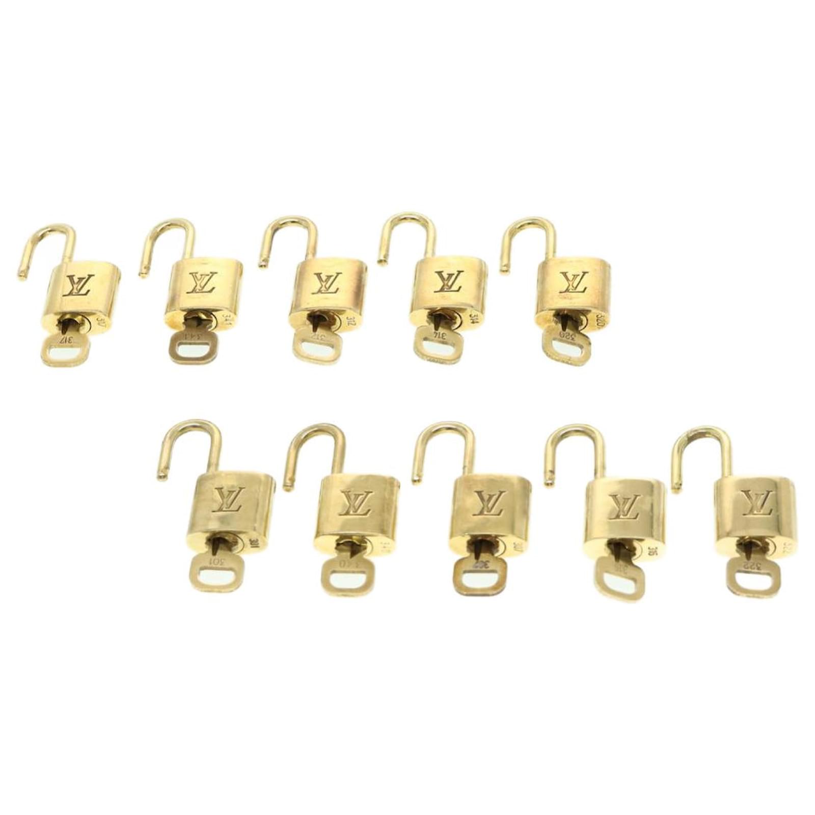 Louis Vuitton padlock 10set Padlock Gold Tone LV Auth 31375 Metal  ref.640020 - Joli Closet