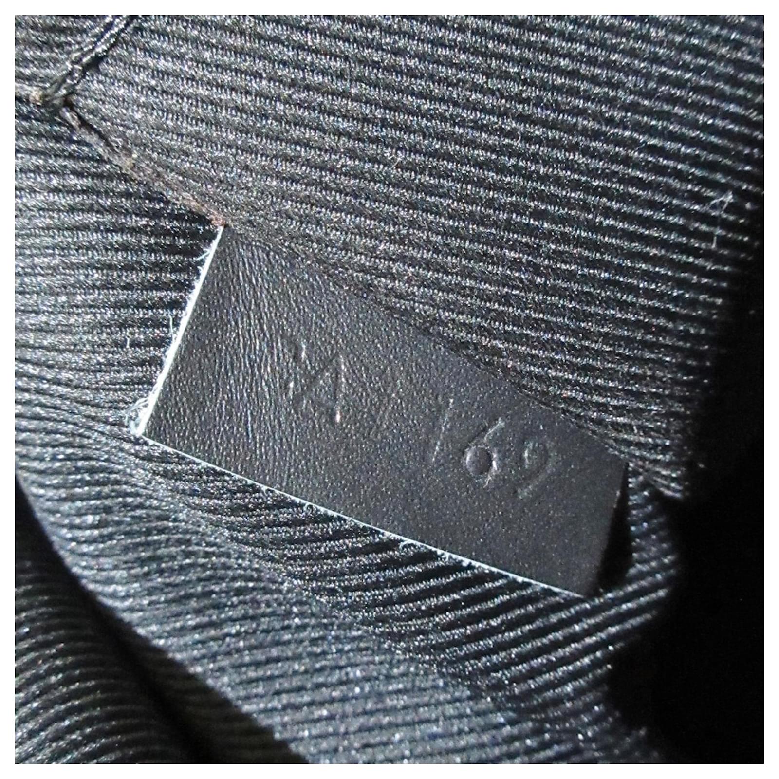 Louis Vuitton Black Damier Infini Discovery Messenger Leather Pony-style  calfskin ref.957275 - Joli Closet