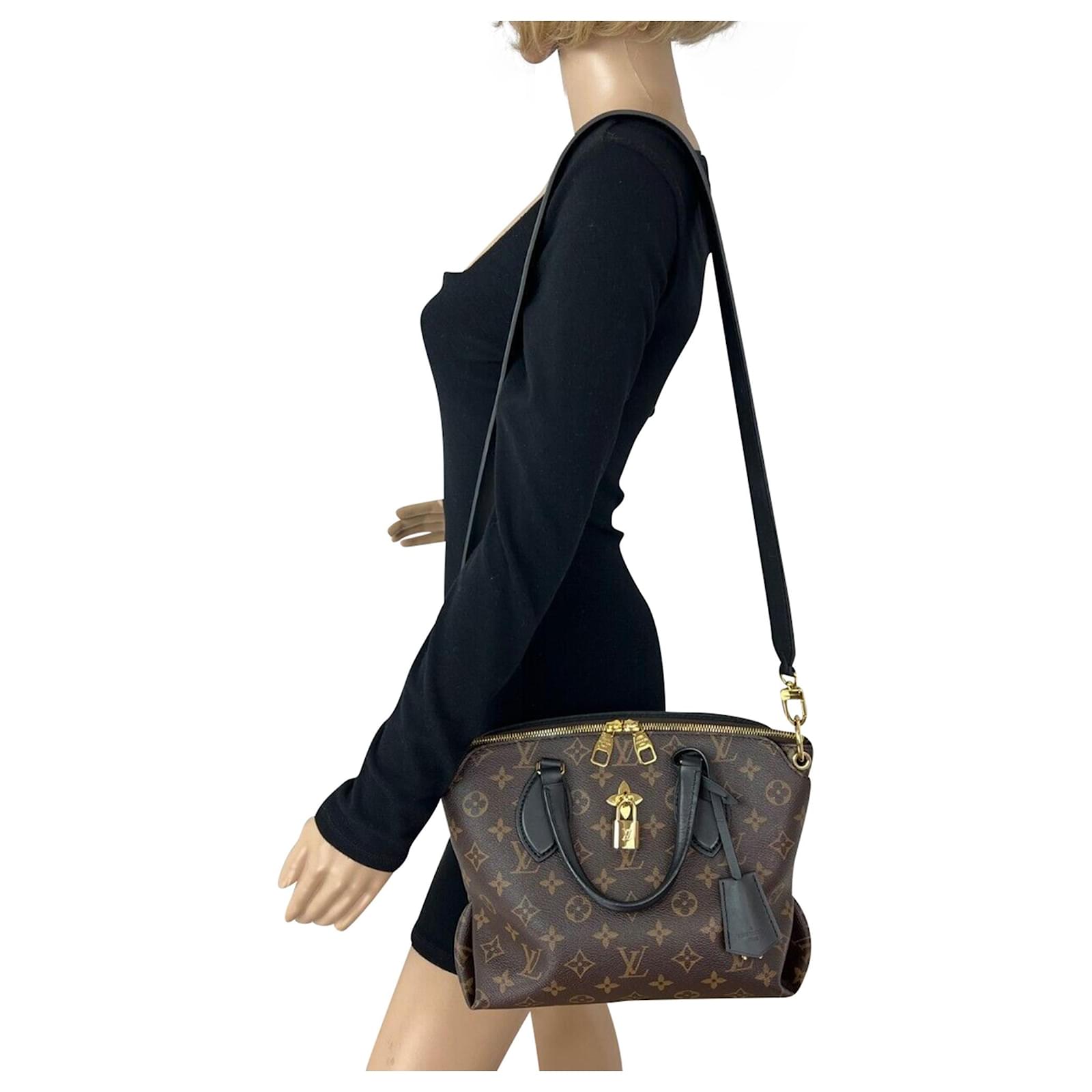 Louis Vuitton Borsa a tracolla LV Saumur nuova Nero ref.788041 - Joli Closet