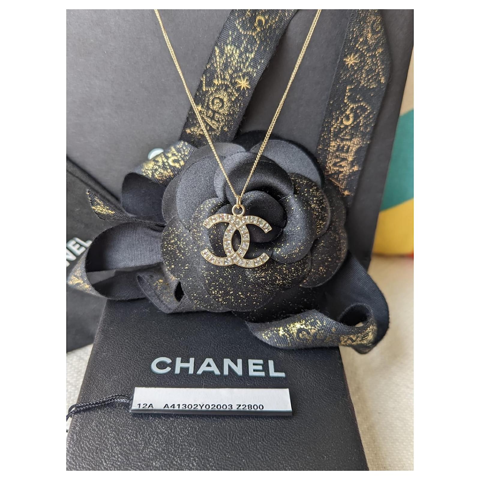 Chanel CC B12A logo classic square crystal necklace in GHW tag