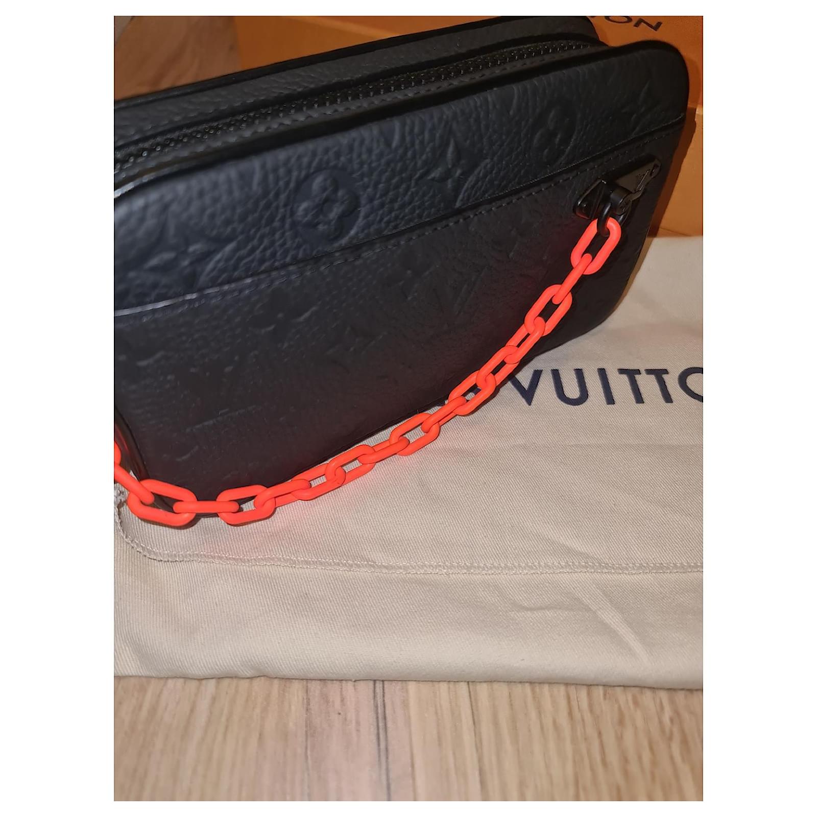 Louis Vuitton Volga Pochette Bumbag Black Leather ref.648400 - Joli Closet