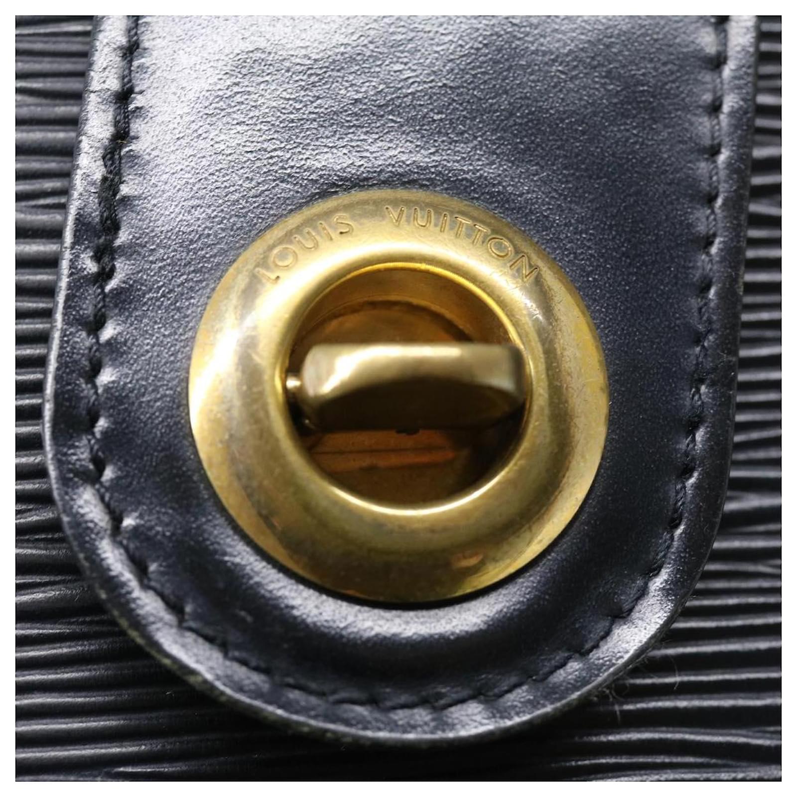 LOUIS VUITTON Epi Cluny Shoulder Bag Black M52252 LV Auth 31355 Leather  ref.652910 - Joli Closet