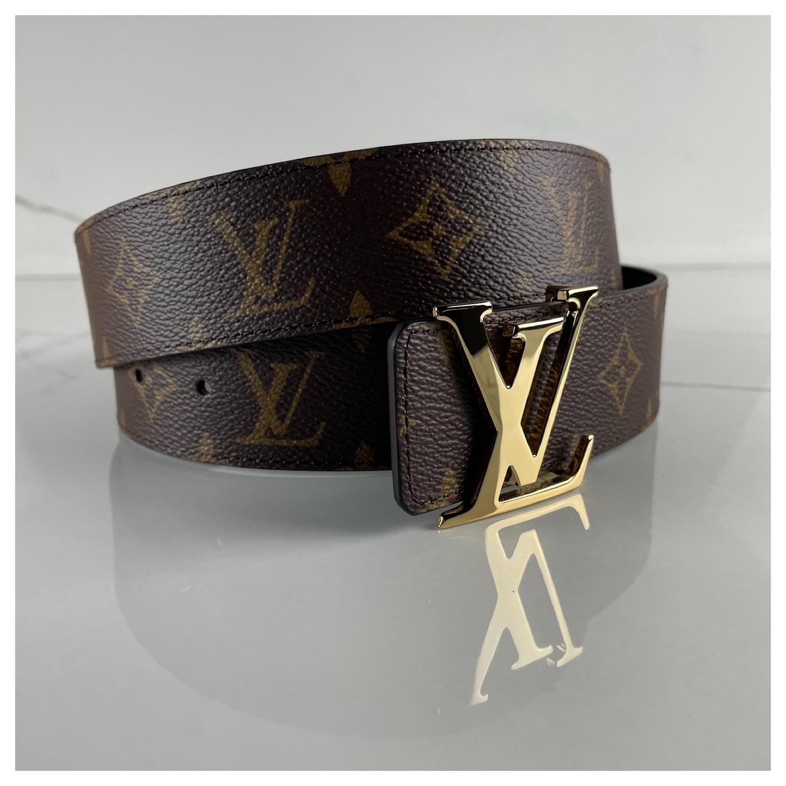 Louis Vuitton LV Initials Belt 40 mm Reversible Brown Cloth ref.655709 -  Joli Closet