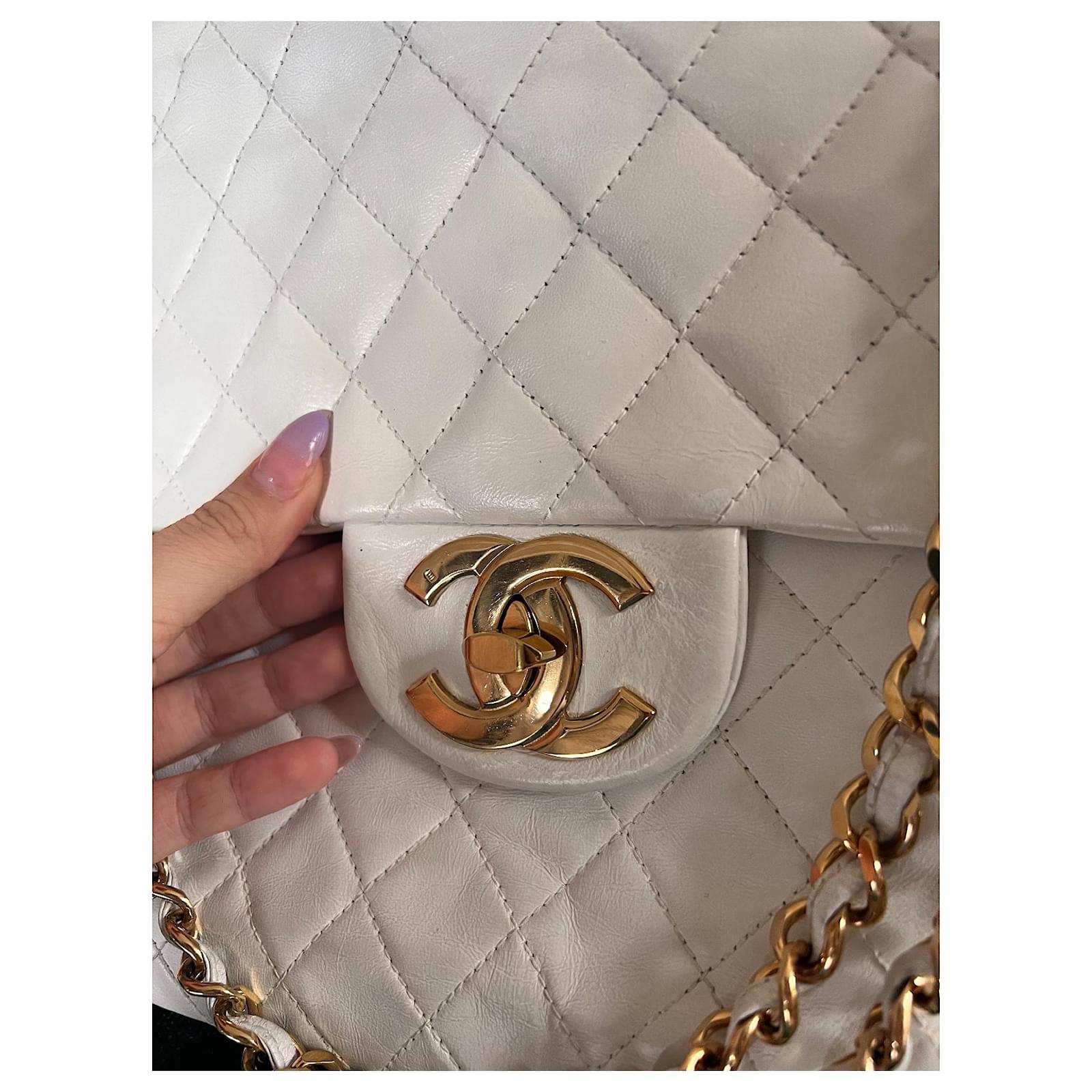 Chanel Timeless/Classic Double Flap Shoulder Bag in White Quilted Lambskin, GHW