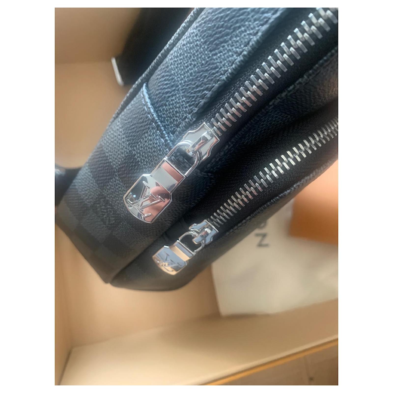 New Louis Vuitton sling bag Dark grey Leather ref.657688 - Joli Closet