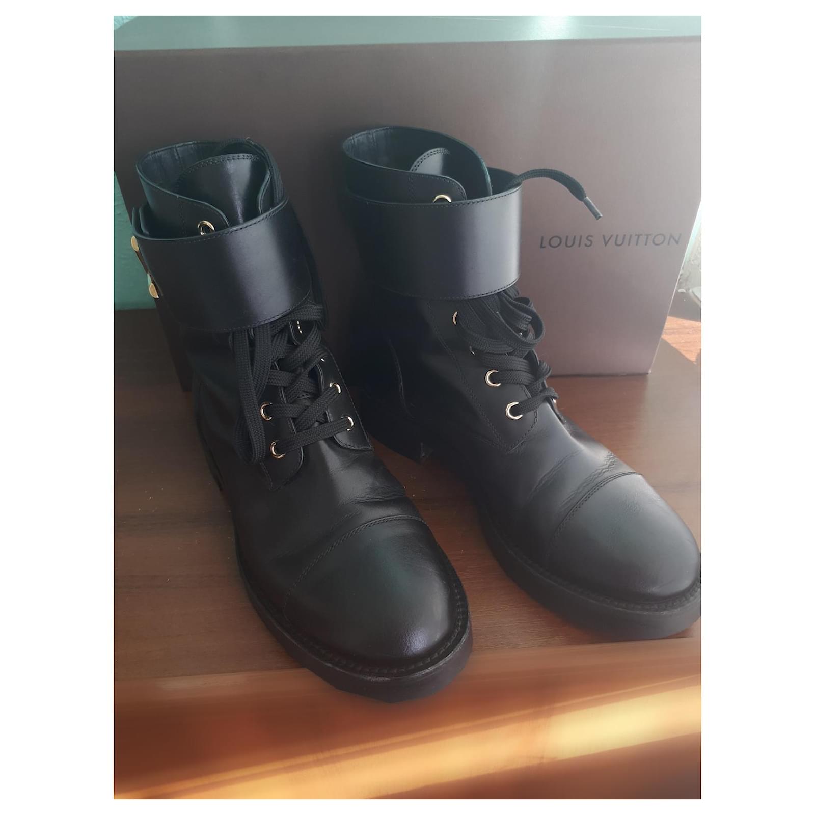 Louis Vuitton Wonderland Flat Ranger Leather Ankle Boot in Black ref.659991  - Joli Closet