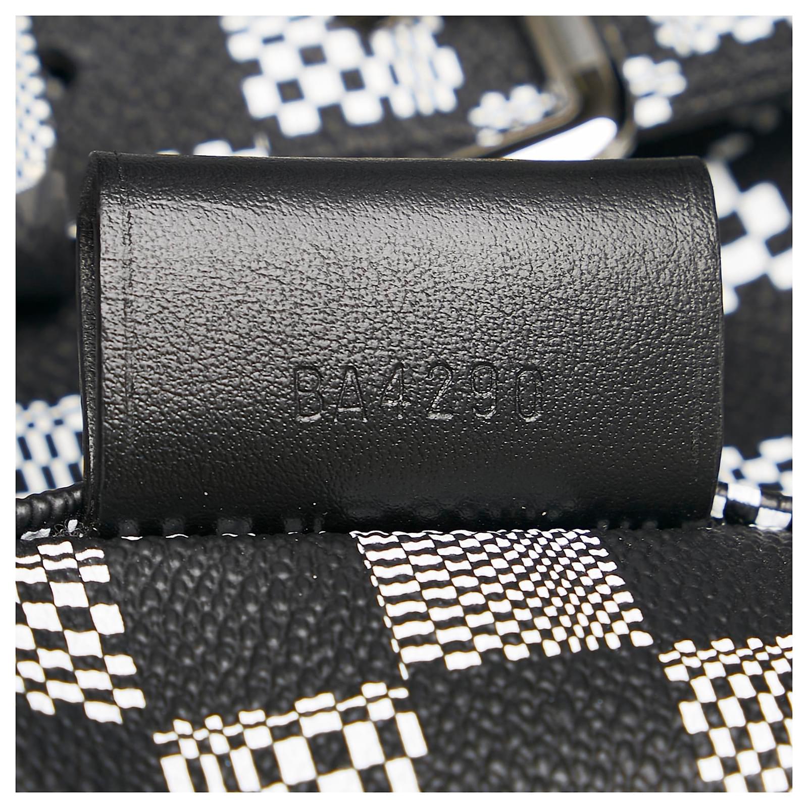 Louis Vuitton Black Distorted Damier Christopher Cloth Cloth ref.660947 -  Joli Closet