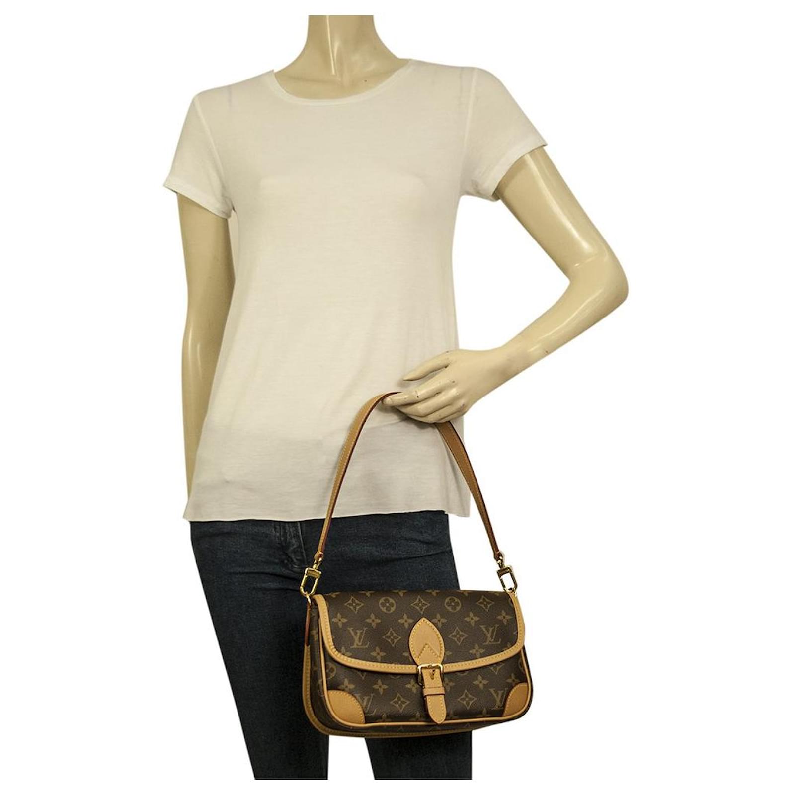 Diane linen crossbody bag Louis Vuitton Brown in Linen - 21850063