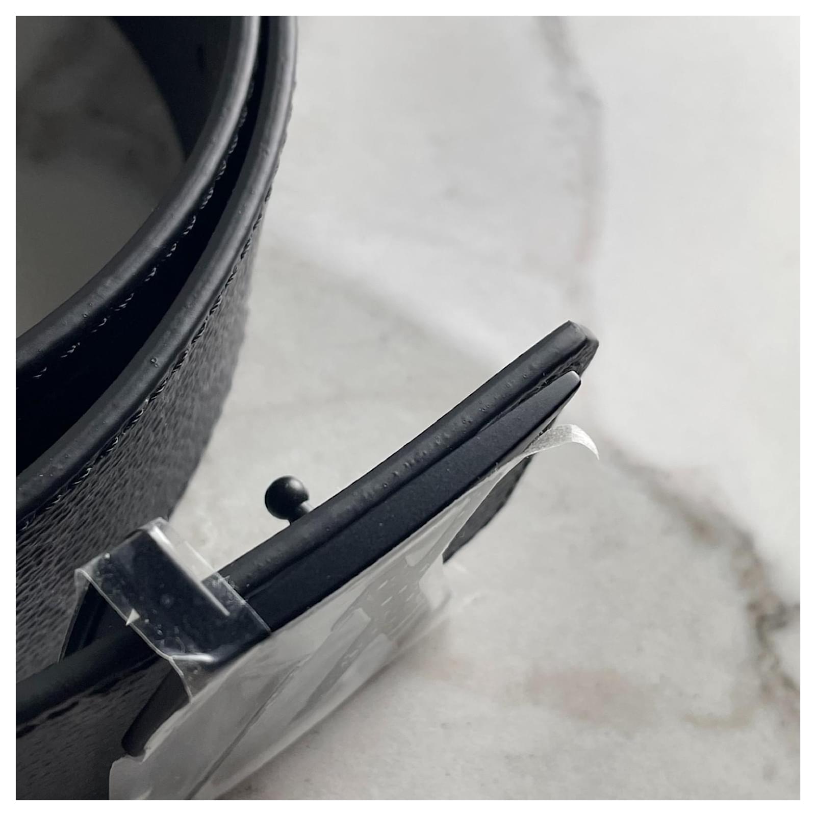 Cintura Louis Vuitton con iniziali LV nera opaca 40MM Grigio