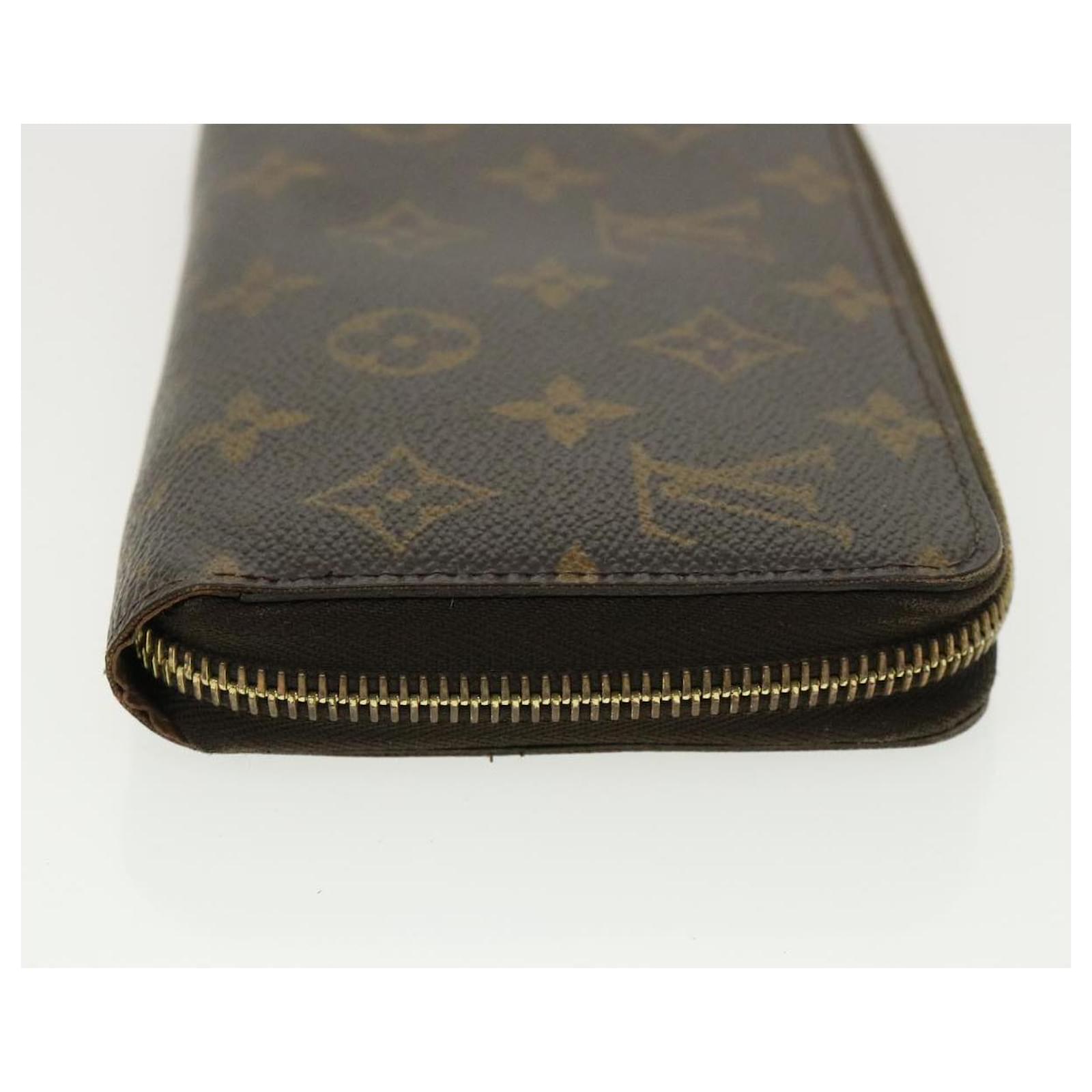 LOUIS VUITTON purse N60019 white LV Damier Azur Zippy wallet from