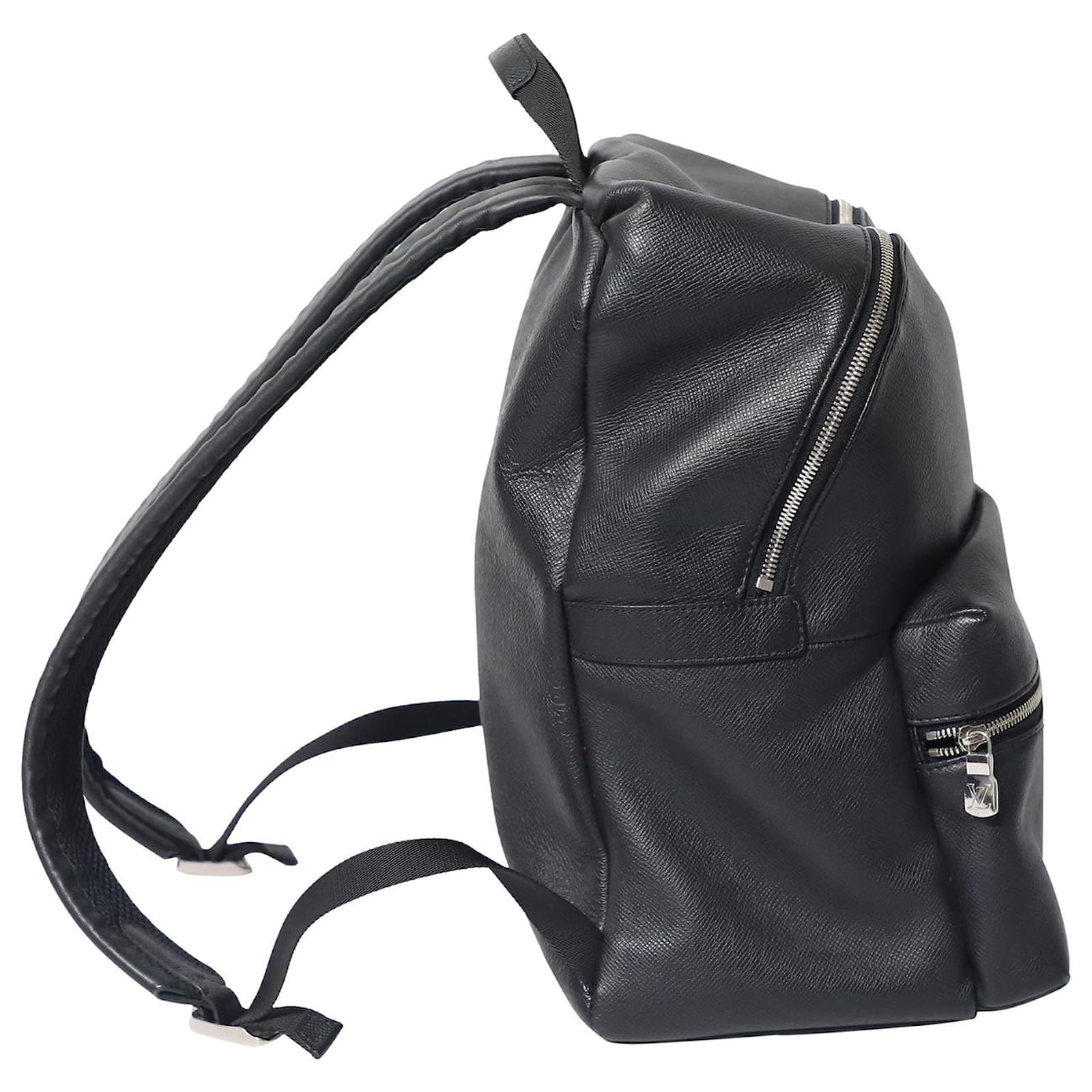 Louis Vuitton Discovery PM Backpack in Black Leather ref.667943 - Joli  Closet