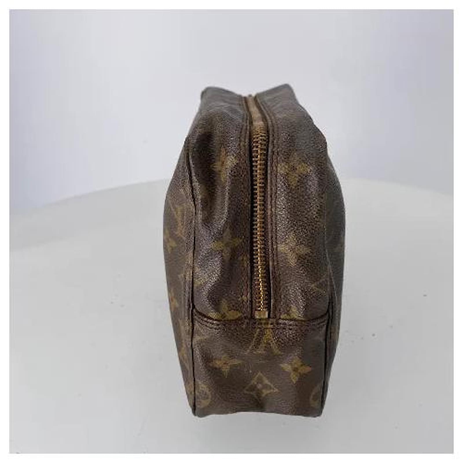 Braune Louis Vuitton Kosmetiktasche aus beschichtetem Segeltuch