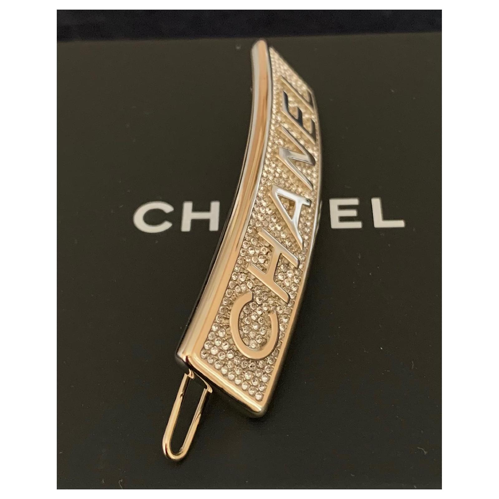 Chanel 22S heart hair clip in gold metal