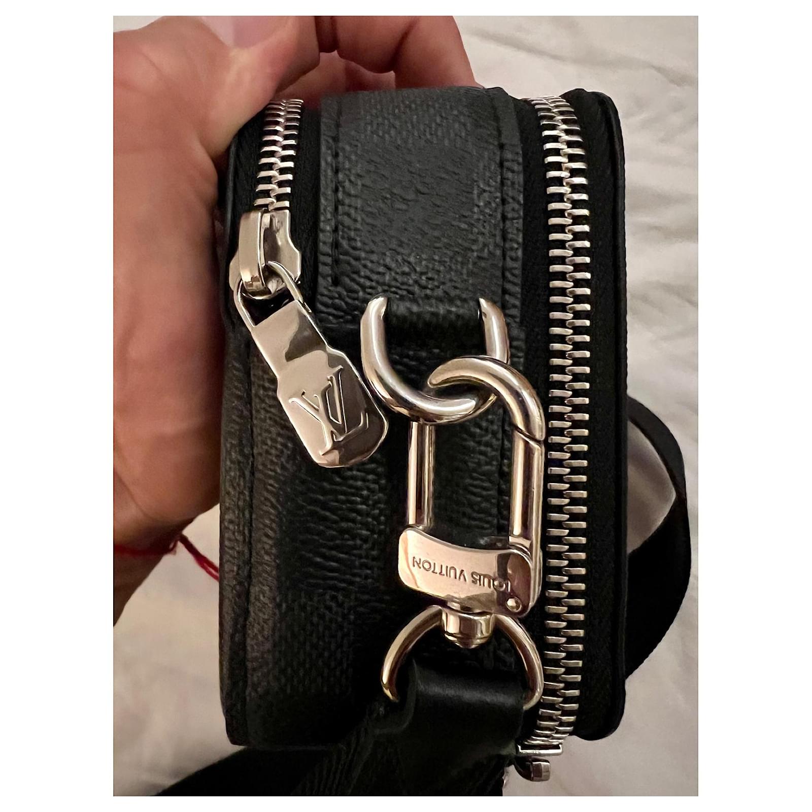 Louis Vuitton Alpha graph gray Grey Exotic leather ref.669928 - Joli Closet