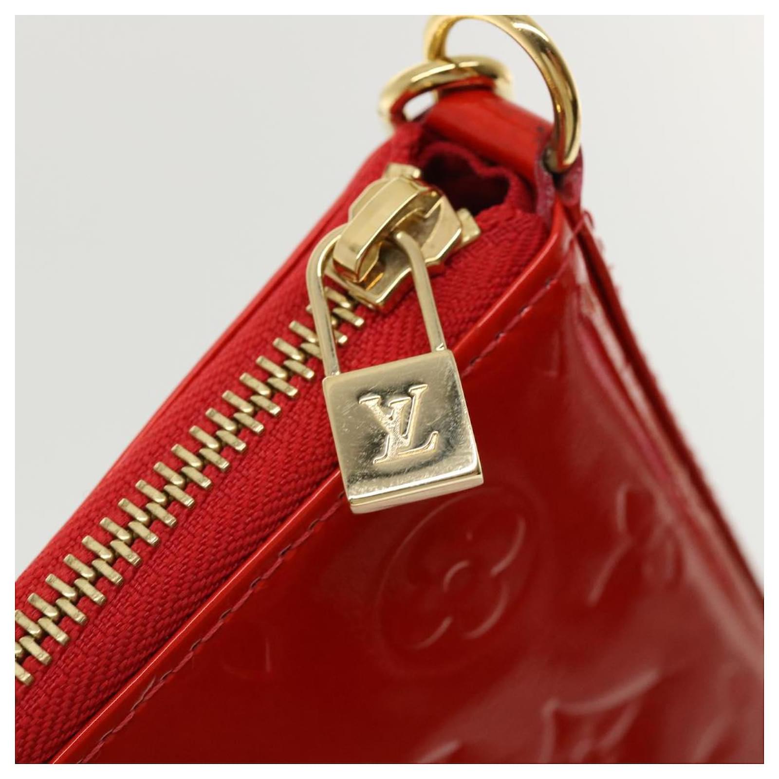 LOUIS VUITTON Monogram Vernis marly square Hand Bag Red LV Auth 31837a  Patent leather ref.670637 - Joli Closet