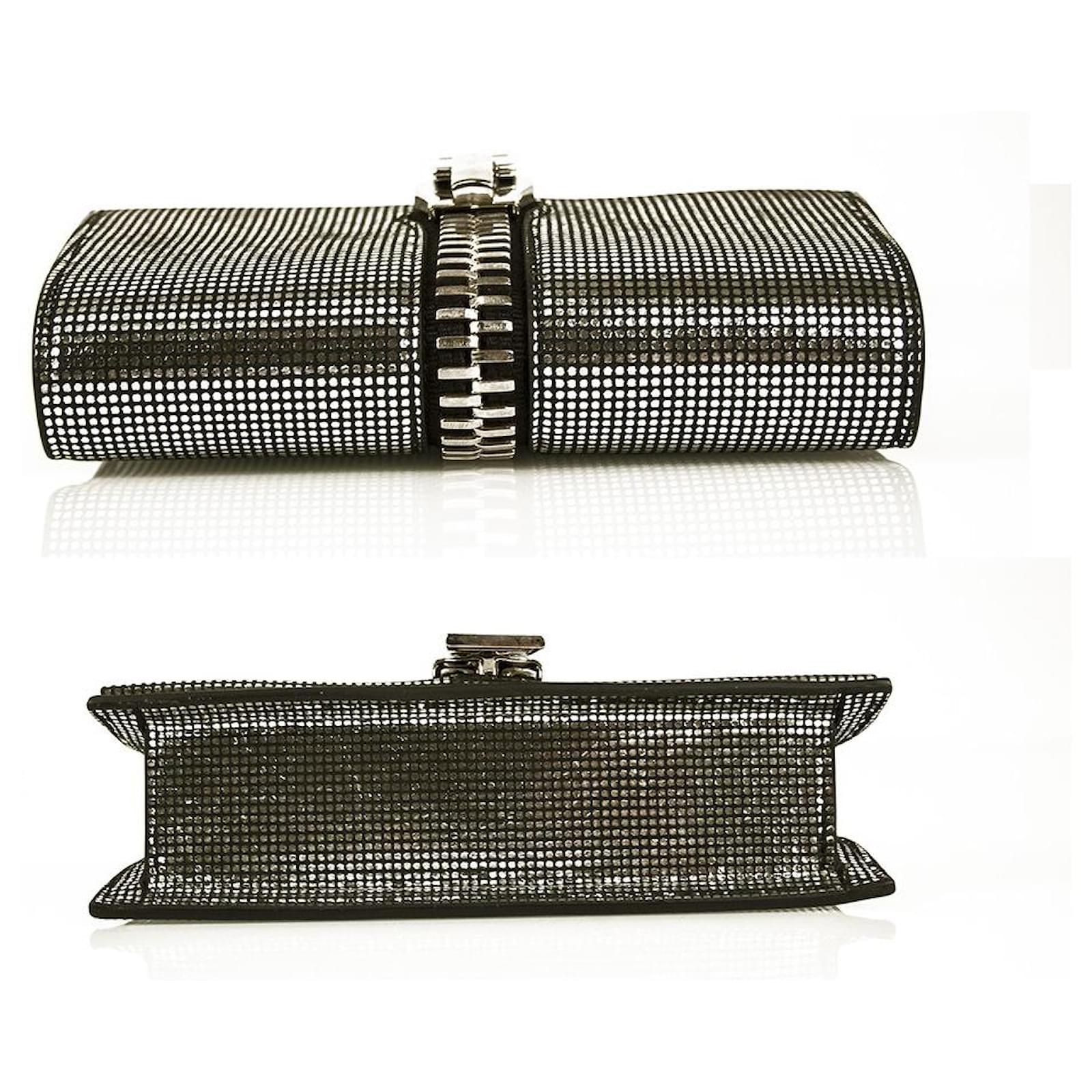 TOM FORD Iconic Large Zip Detail Silver Dotted Leather Clutch Bag Silvery  ref.671990 - Joli Closet