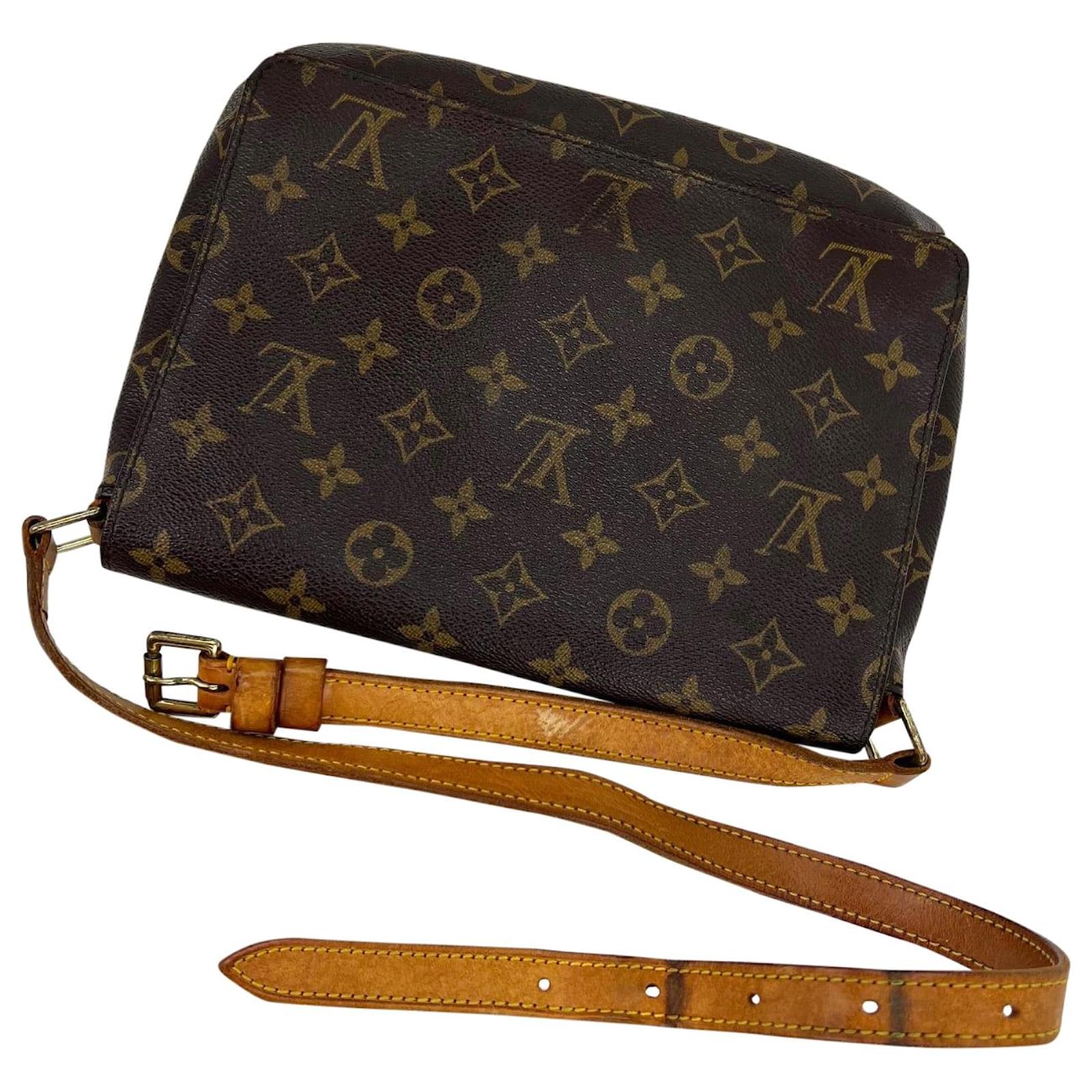 Pre-Owned Louis Vuitton Musette Tango Short Strap 