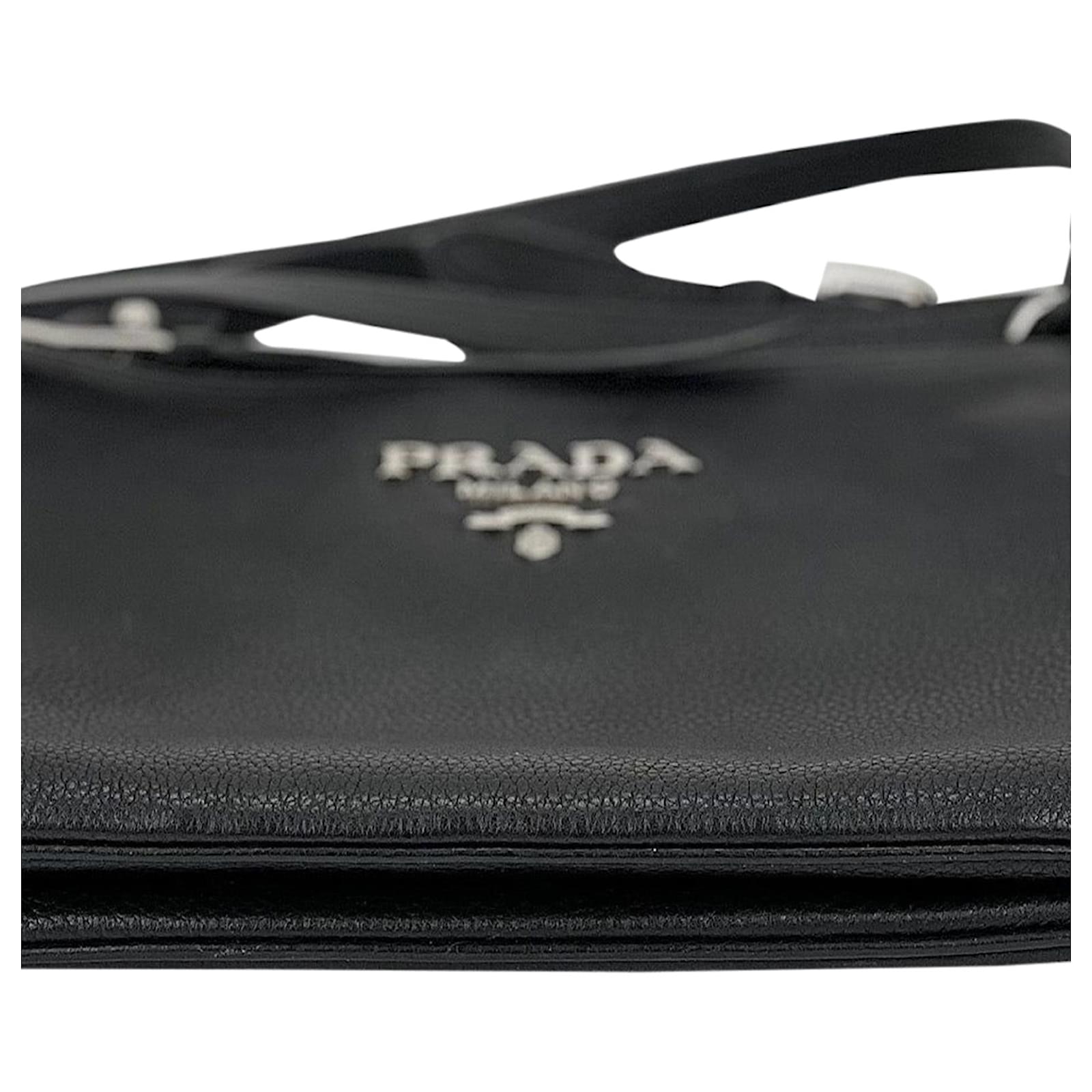 PRADA Crossbody Vitello Phenix Double Zip Black Textured Calfskin Leather  Bag Preowned ref.674101 - Joli Closet