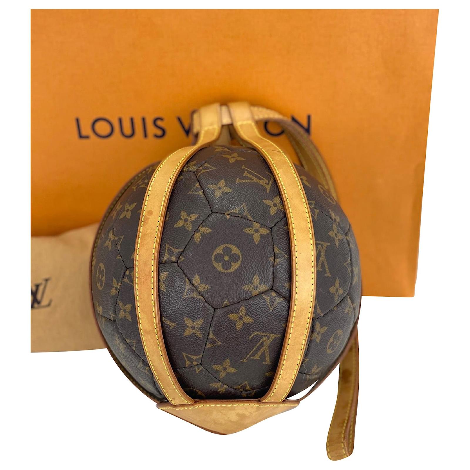 LOUIS VUITTON Limited Edition FIFA Monogram SOCCER FOOTBALL 1998 WORLD CUP  Preowned Brown Leather ref.674123 - Joli Closet