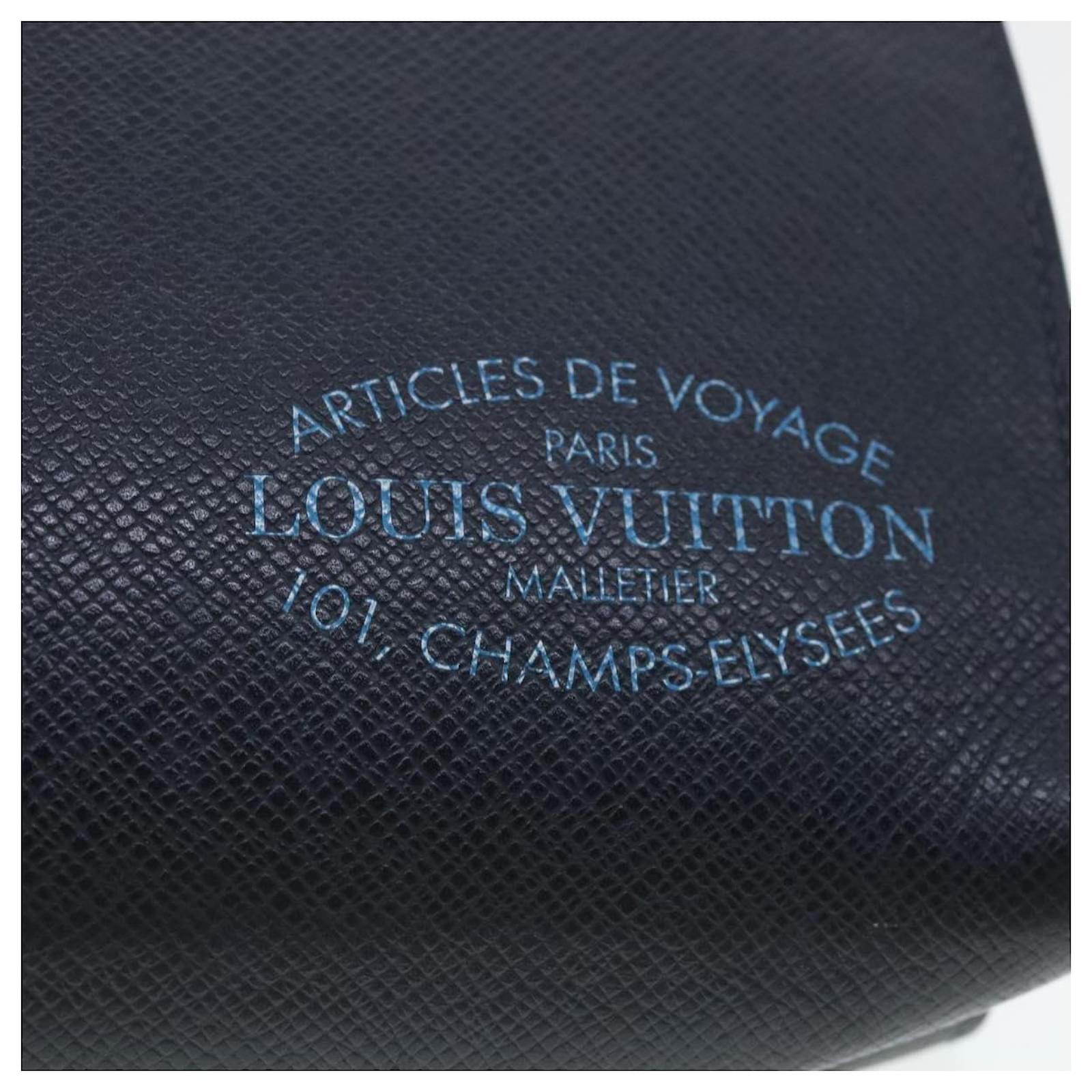 Louis Vuitton Pochette voyage Navy blue Leather ref.674300 - Joli Closet