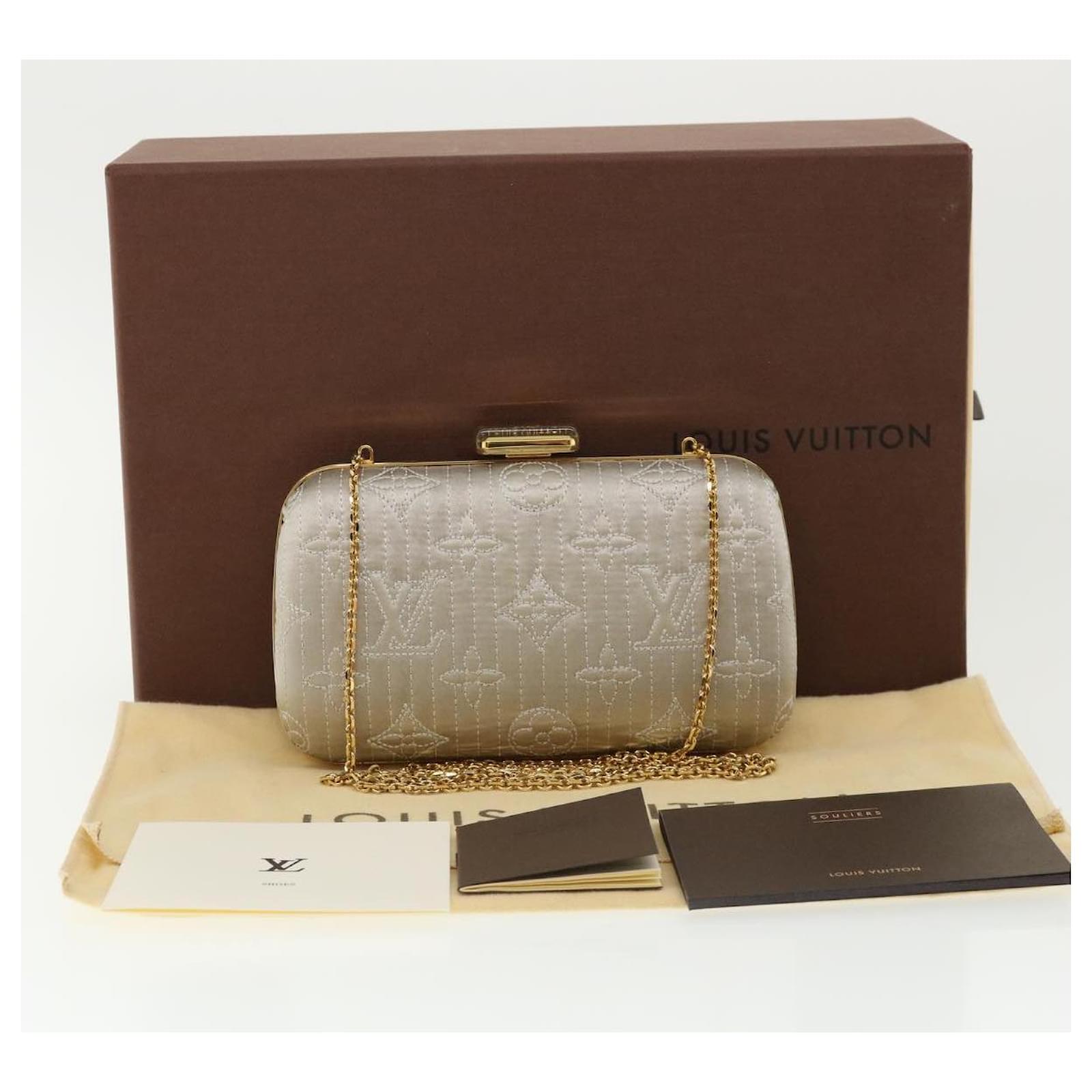 LOUIS VUITTON Monogram motard Minodiere Pouch White M95757 LV Auth 32057a  Cloth ref.675090 - Joli Closet