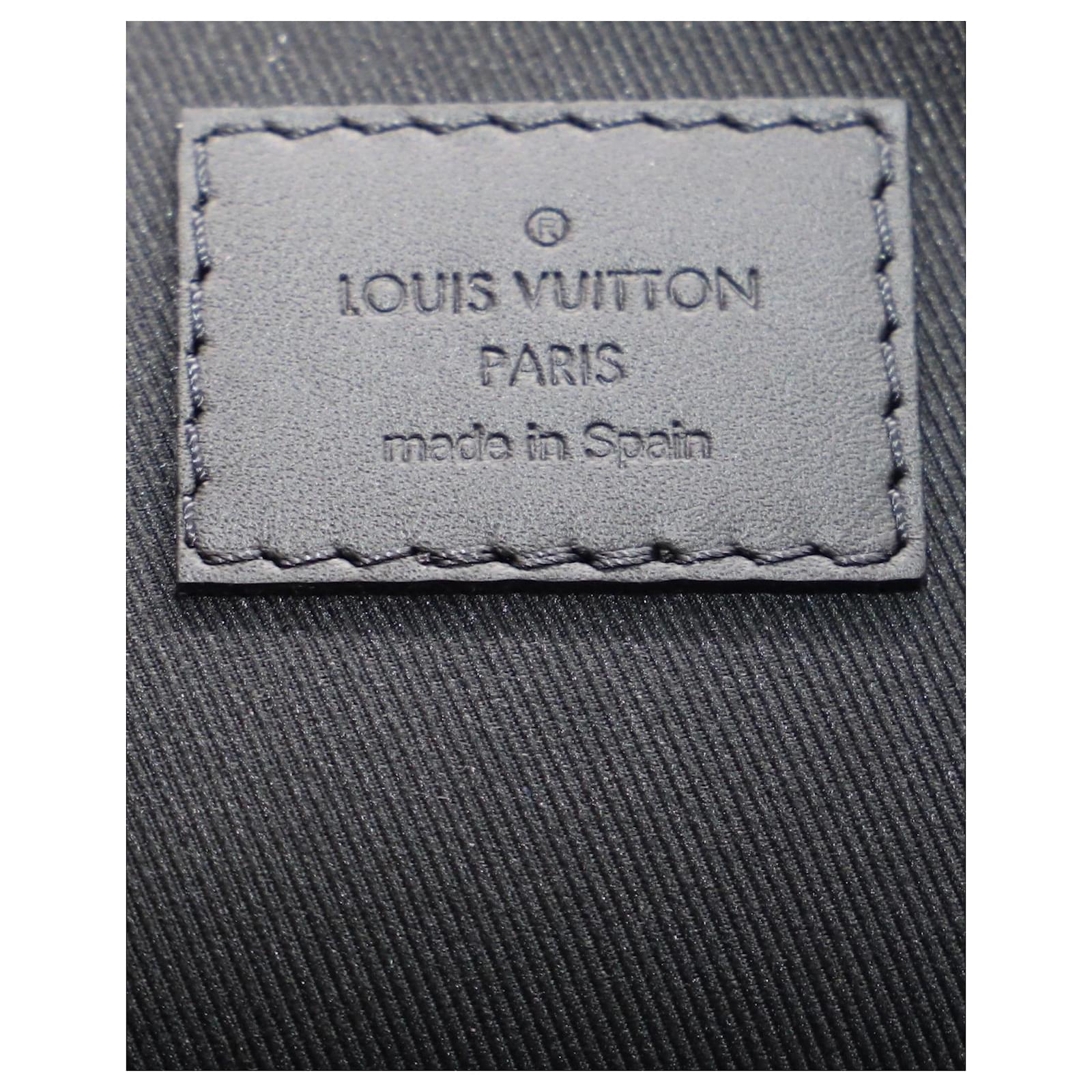 Louis Vuitton Discovery Pochette in Black Calfskin Leather Pony-style  calfskin ref.675506 - Joli Closet