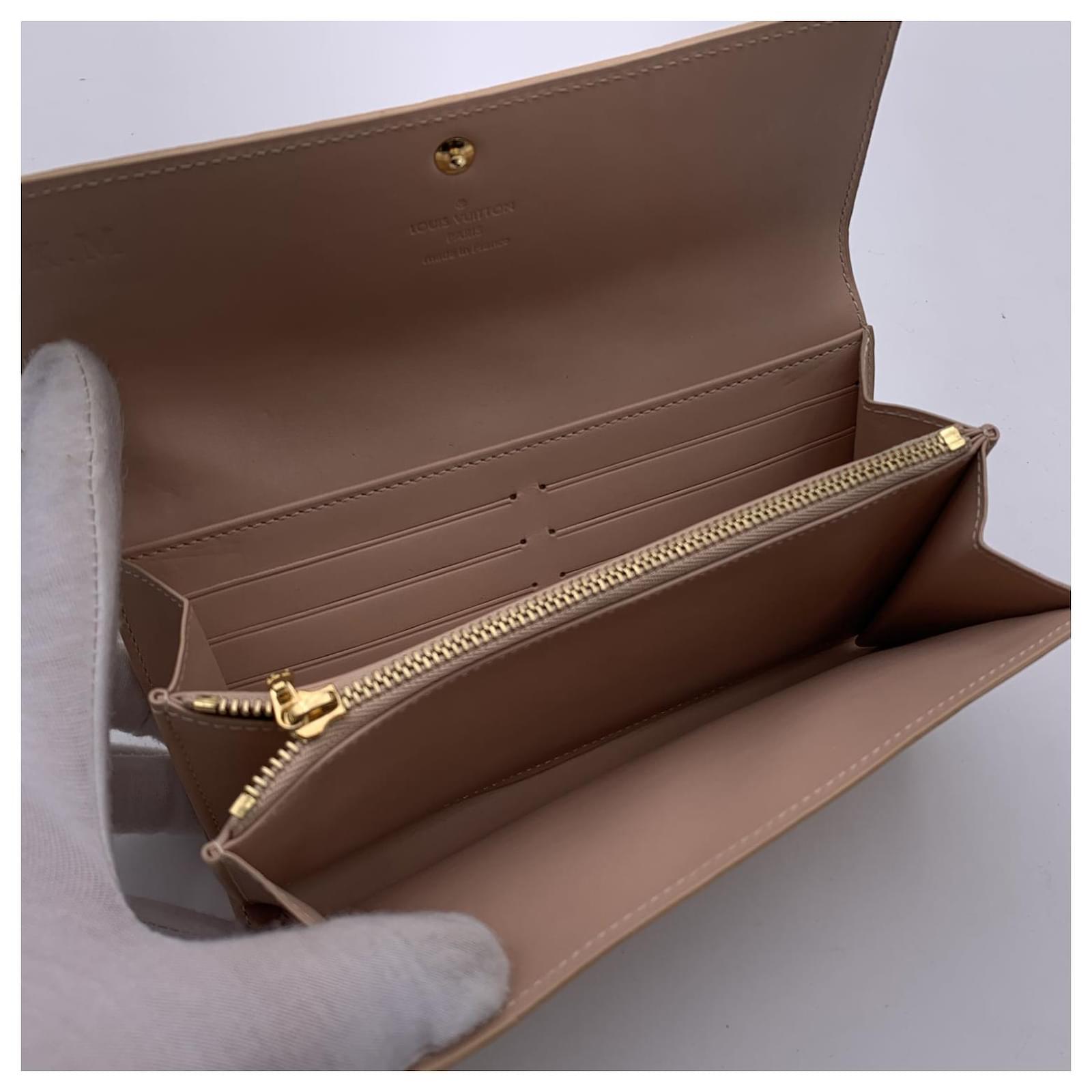 Louis Vuitton Noisette Monogram Vernis Sarah Continental Wallet Beige  Leather ref.675651 - Joli Closet