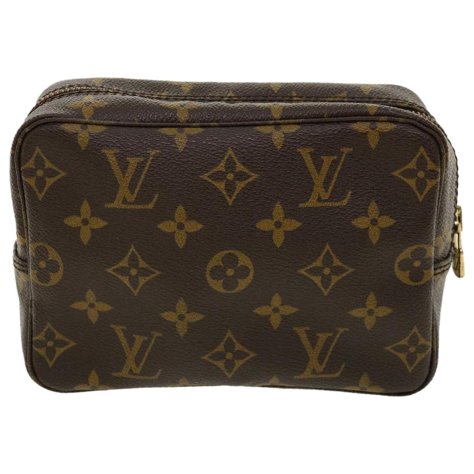 Louis Vuitton Trousse 18 873 TH