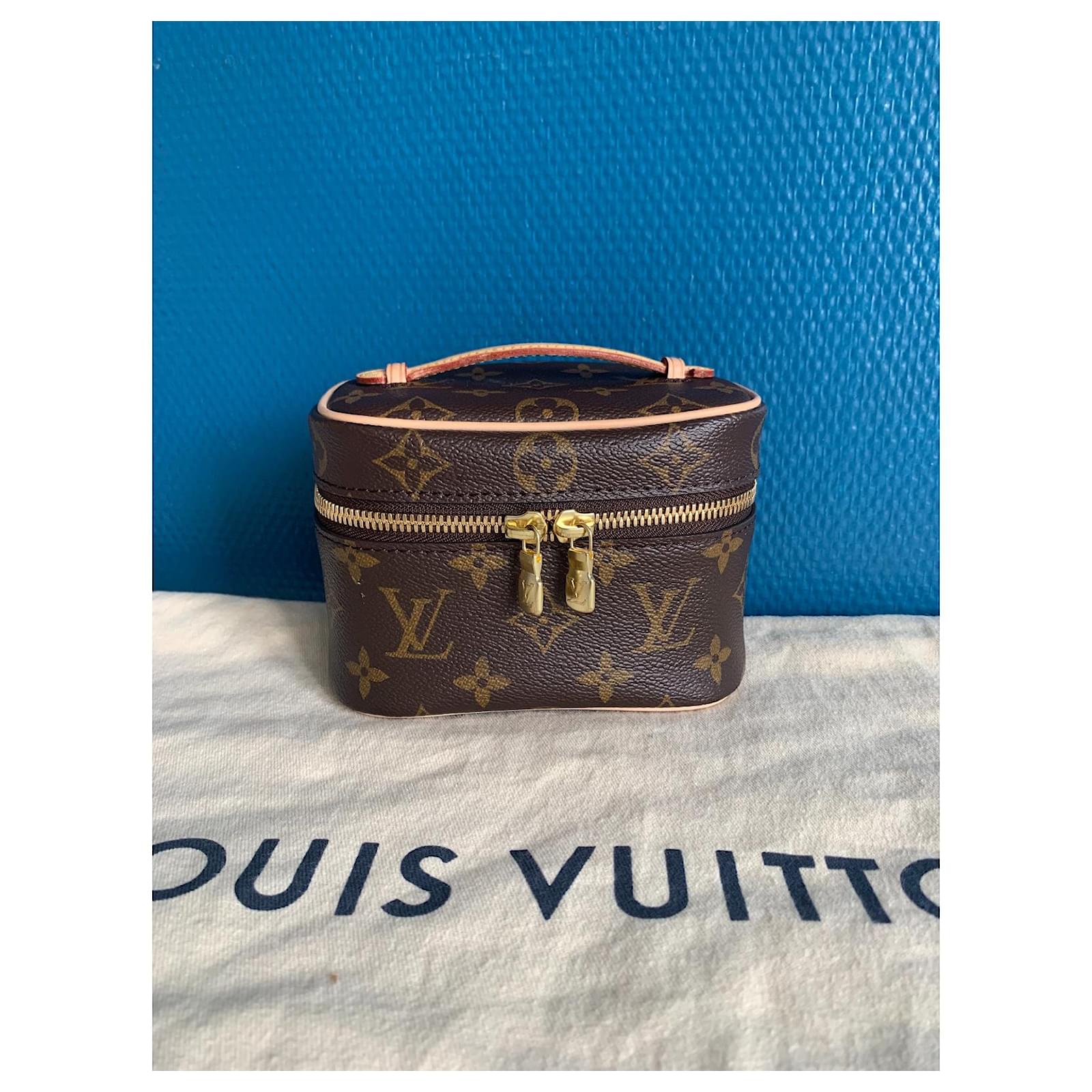 Nice nano Louis Vuitton Brown Leather Cloth ref.677917 - Joli Closet