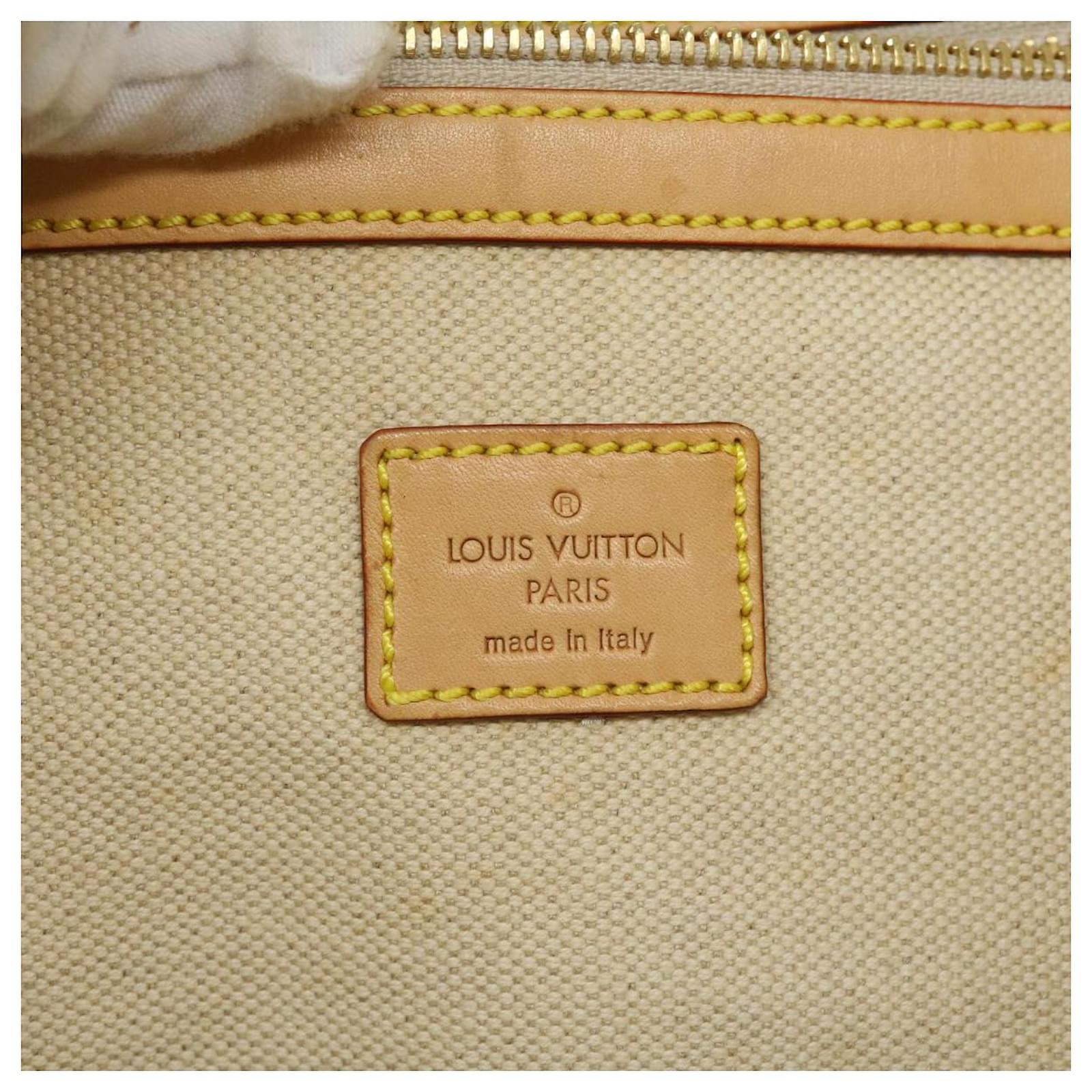 LOUIS VUITTON That's love Tote Bag Beige LV Auth 32172 Cloth ref.679544 -  Joli Closet