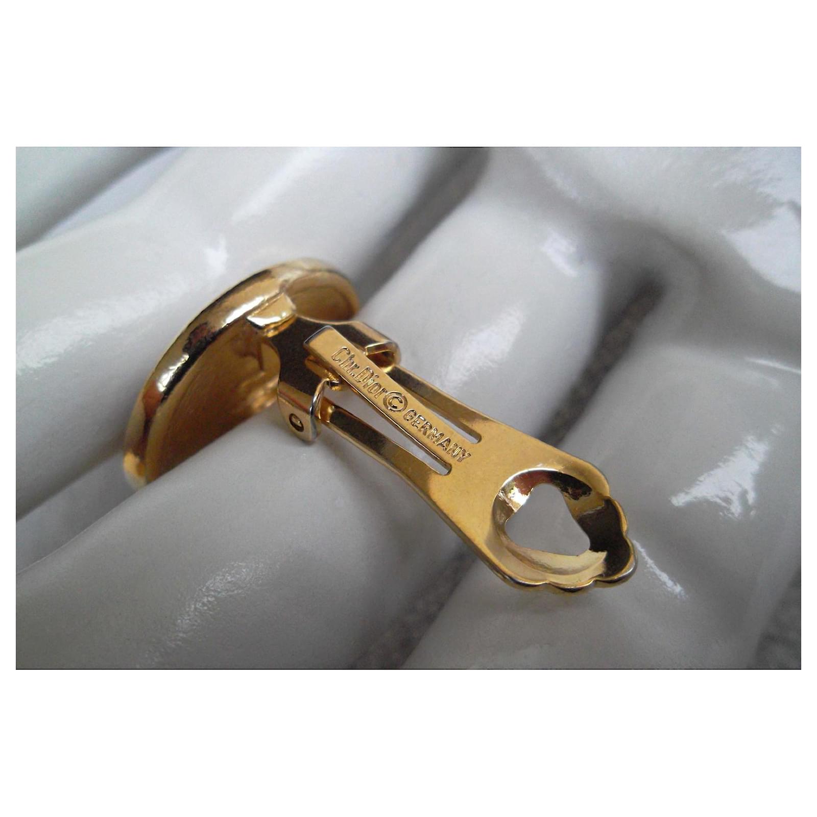 Dior EAR CLIP LOGO Golden Metal ref.679778 Joli Closet