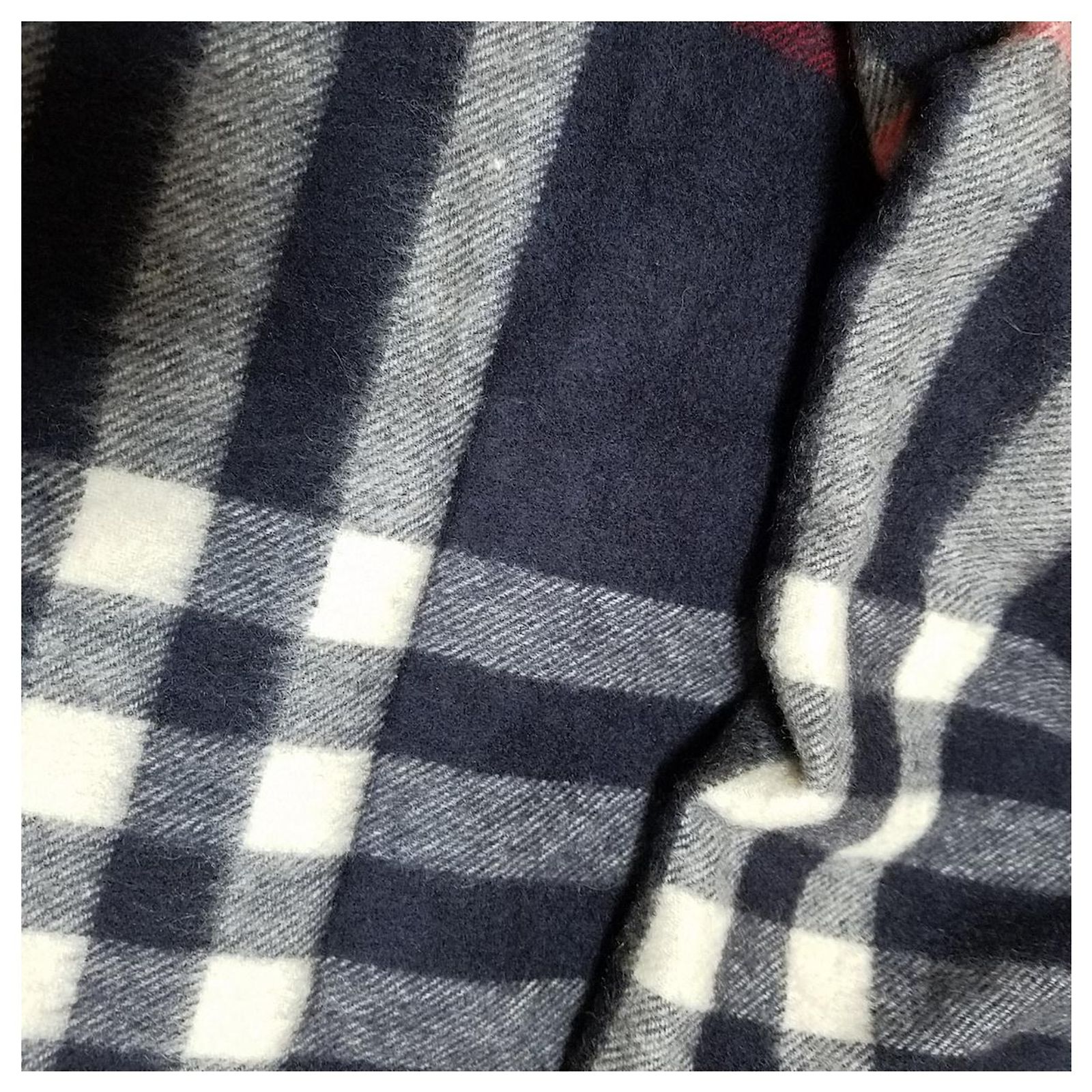 Pantacourt Burberry (Burburry) Taille 42 (petite) - Bleu Marine Sur Fond Blanc, Coton Mixte, Occasion Très Bon état