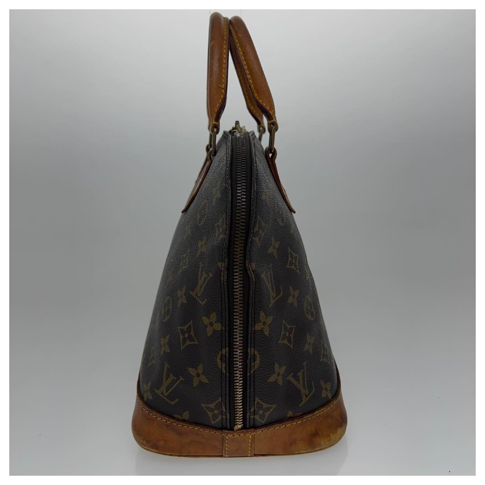 Louis Vuitton Alma Handbag 301113