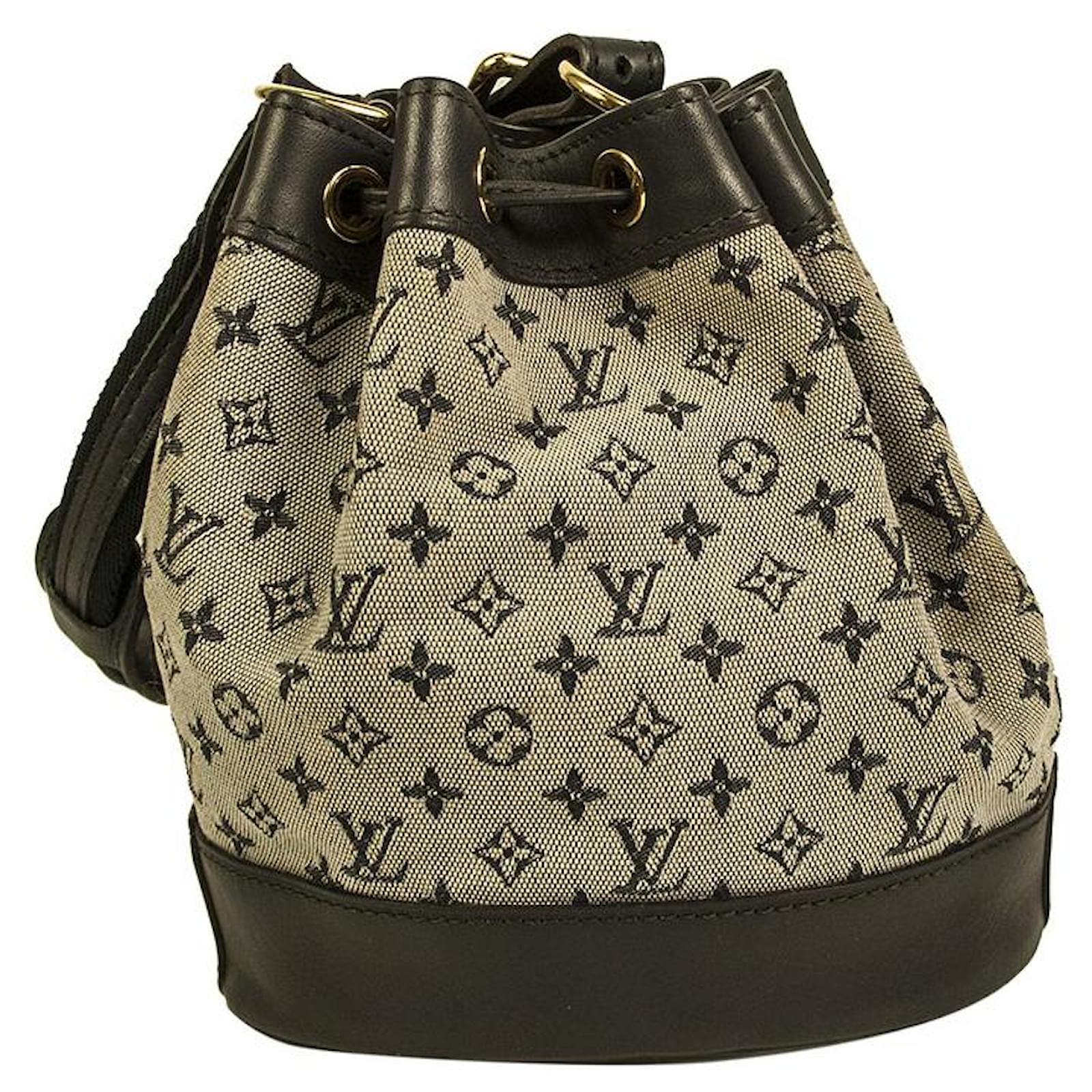 Louis Vuitton Burgundy Monogram Canvas Mini Lin Noelie Bucket Bag Brown  Leather ref.659133 - Joli Closet