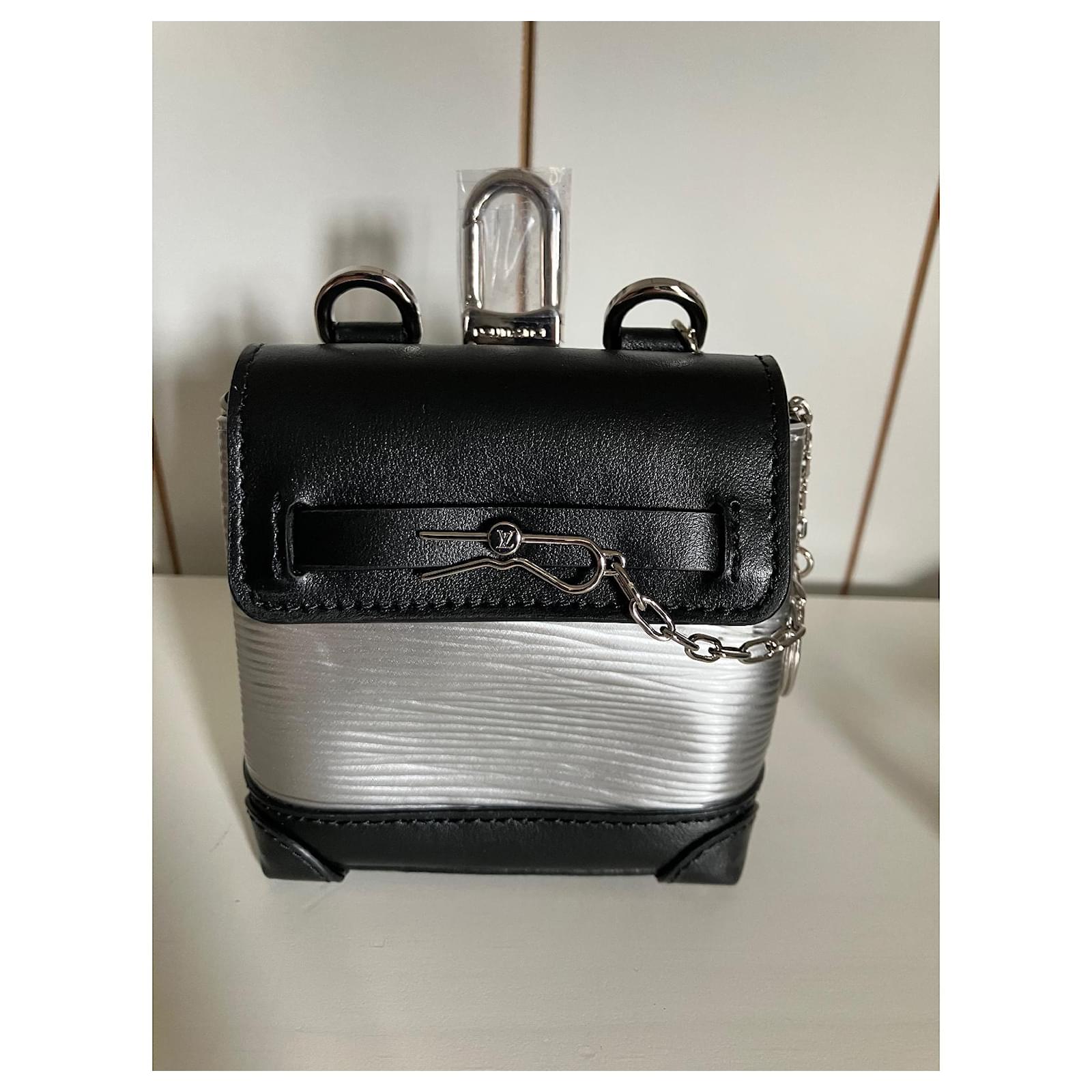 Louis Vuitton Nano Steamer Silvery Leather ref.685668 - Joli Closet