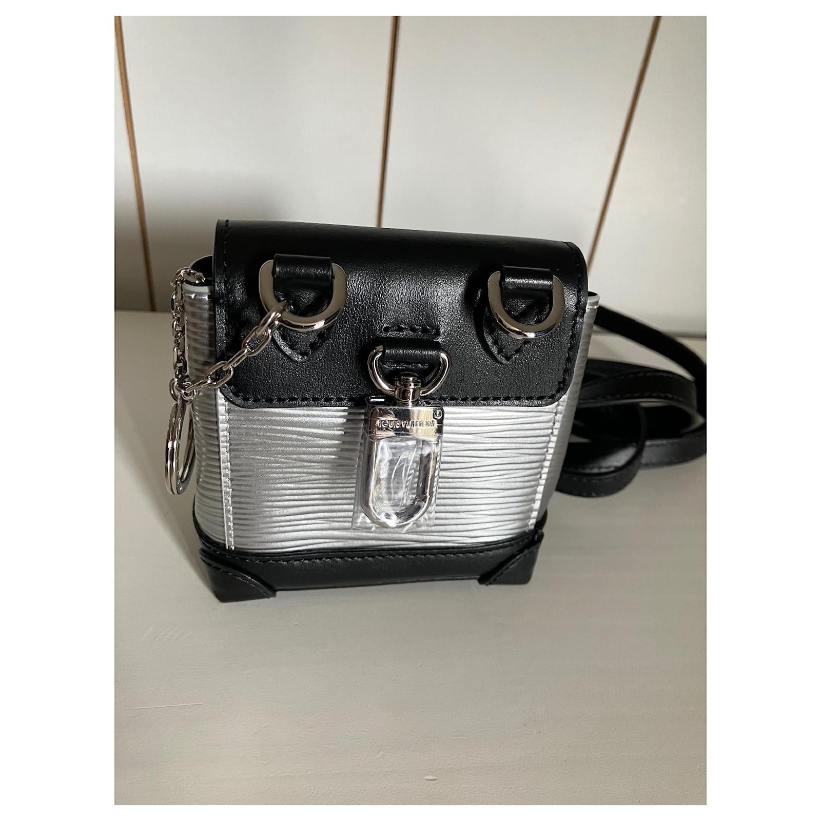 Louis Vuitton Nano Steamer Silvery Leather ref.685668 - Joli Closet