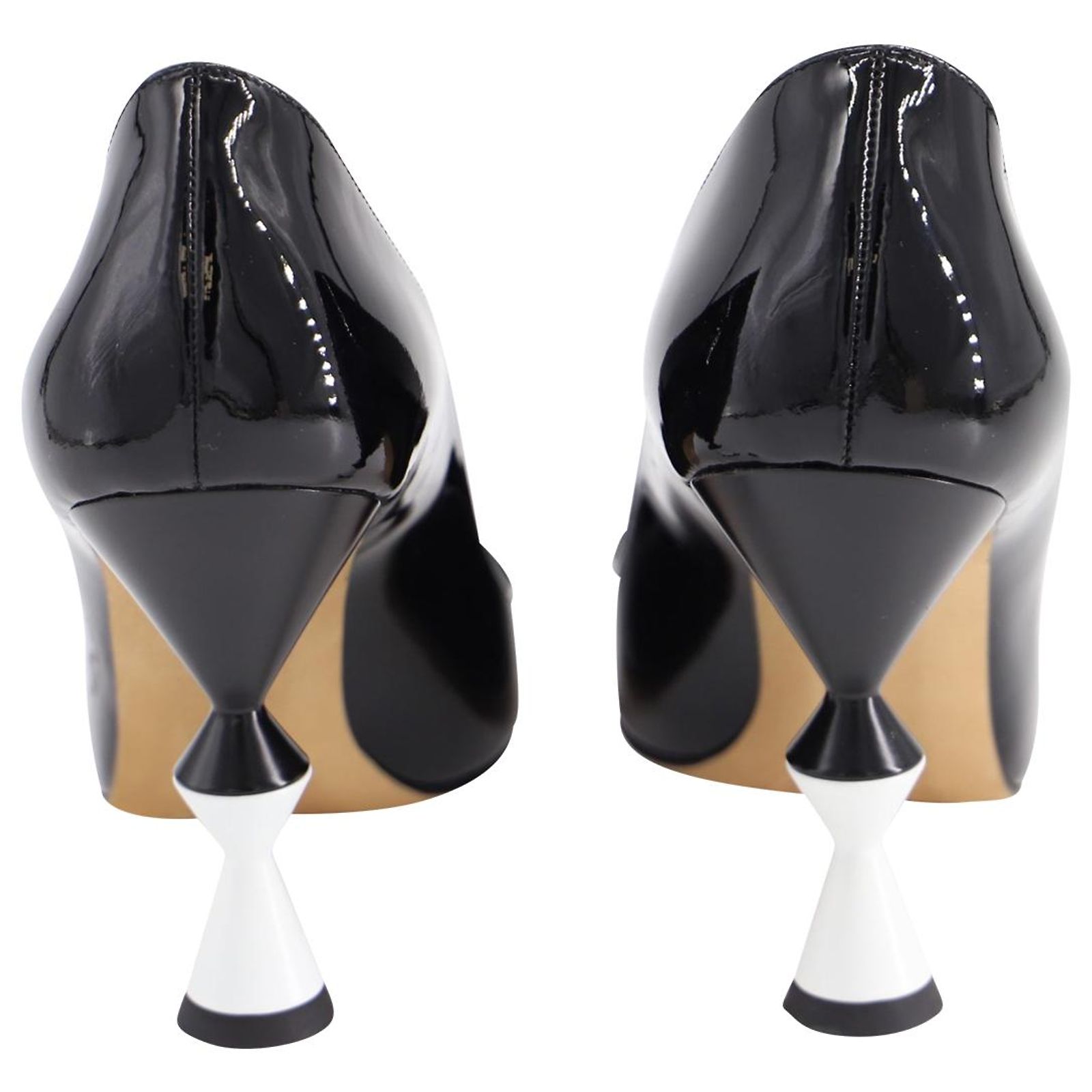 Escarpins Manolo Blahnik CATALINA 105 - Cuir Verni Noir, Talon 10.5cm, Pointure 41, Neufs Sans Boîte