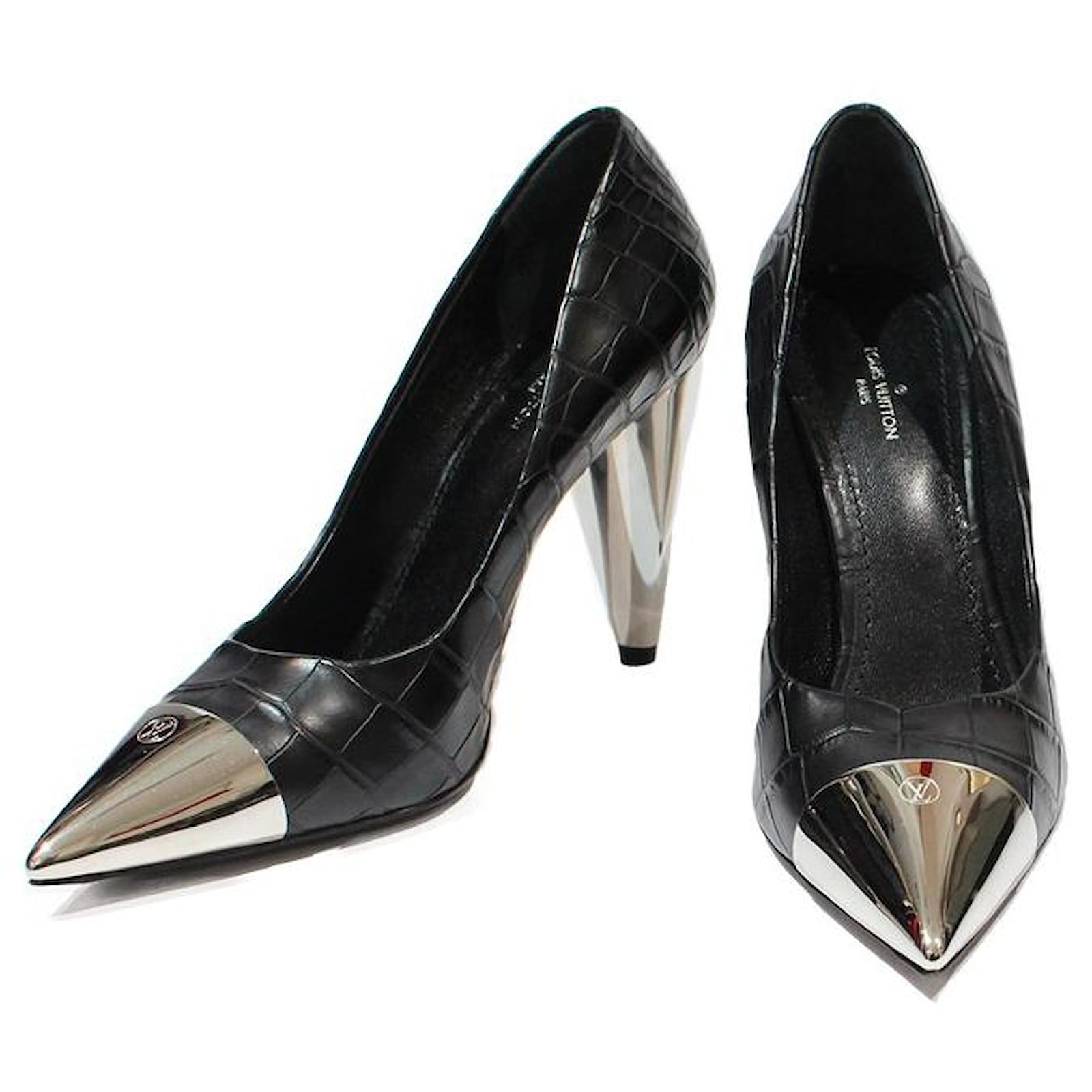 Leather heels Louis Vuitton Black size 38.5 IT in Leather - 28995934