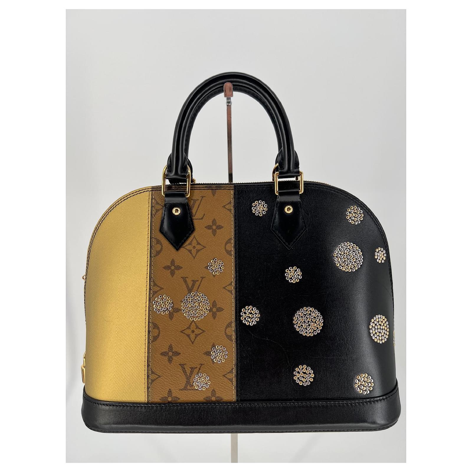 Louis Vuitton Kleine flache Tasche Schwarz Leder ref.239911 - Joli Closet