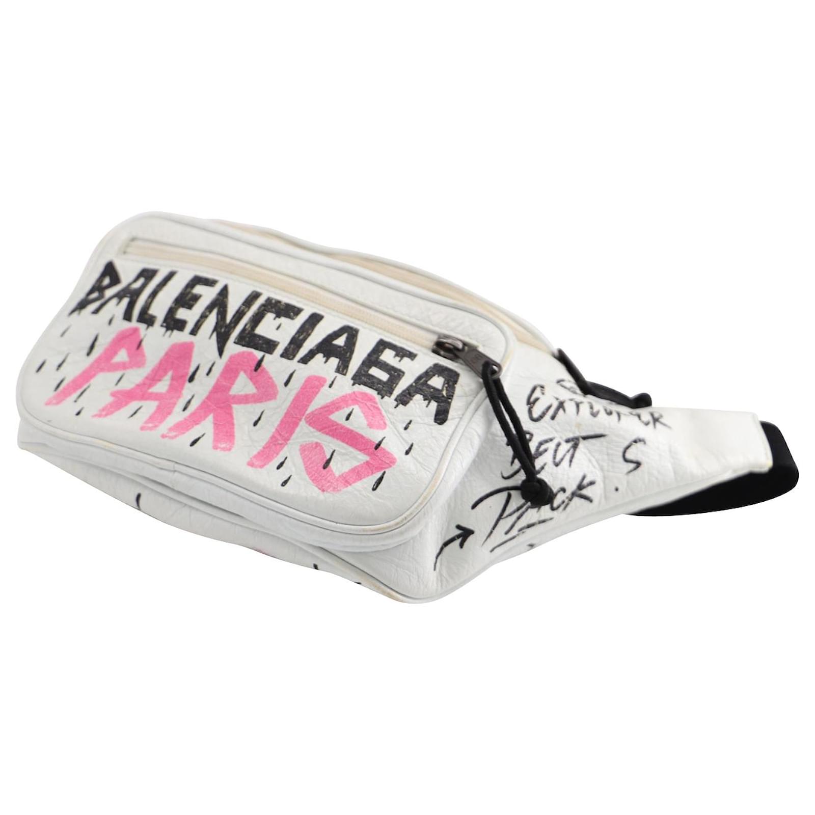 Balenciaga Graffiti-Print Belt Bag in White Leather ref.691952 - Joli Closet