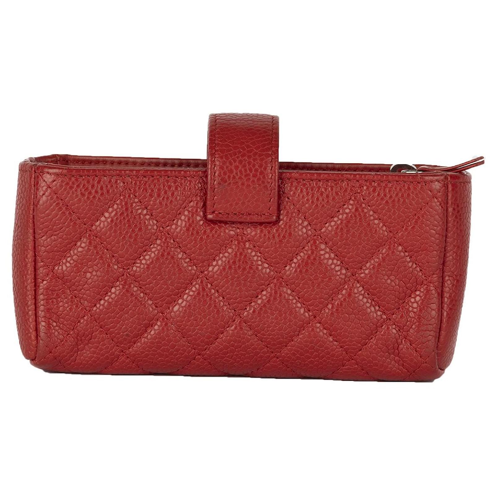 Chanel Quilted Caviar Mini Phone Holder Clutch Red Leather ref.703657 -  Joli Closet