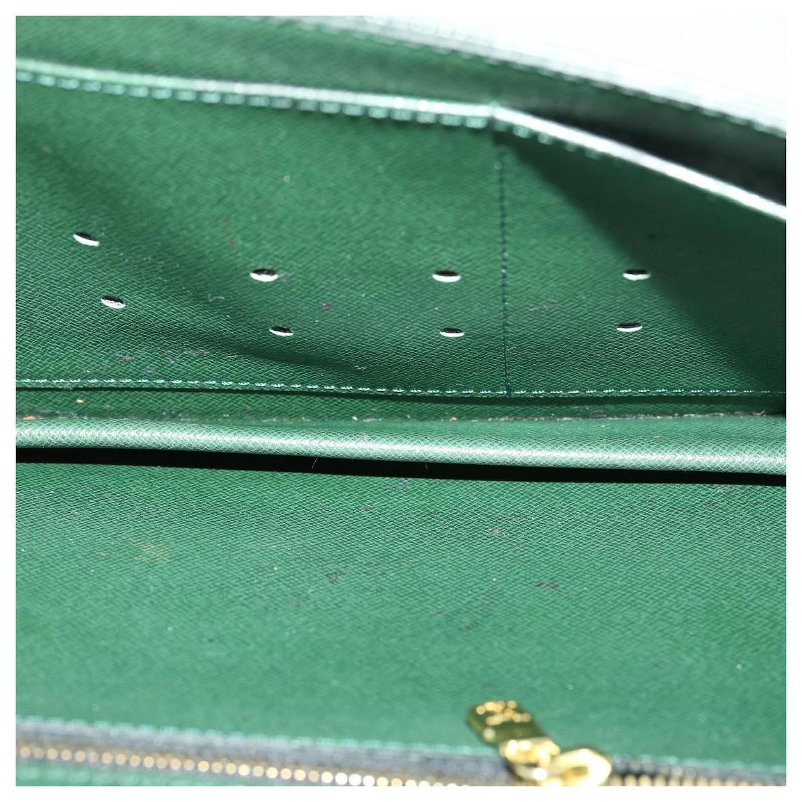 LOUIS VUITTON Taiga Pochette Kourad Clutch Bag Episea M30194 LV Auth 23021  Green Leather ref.335455 - Joli Closet