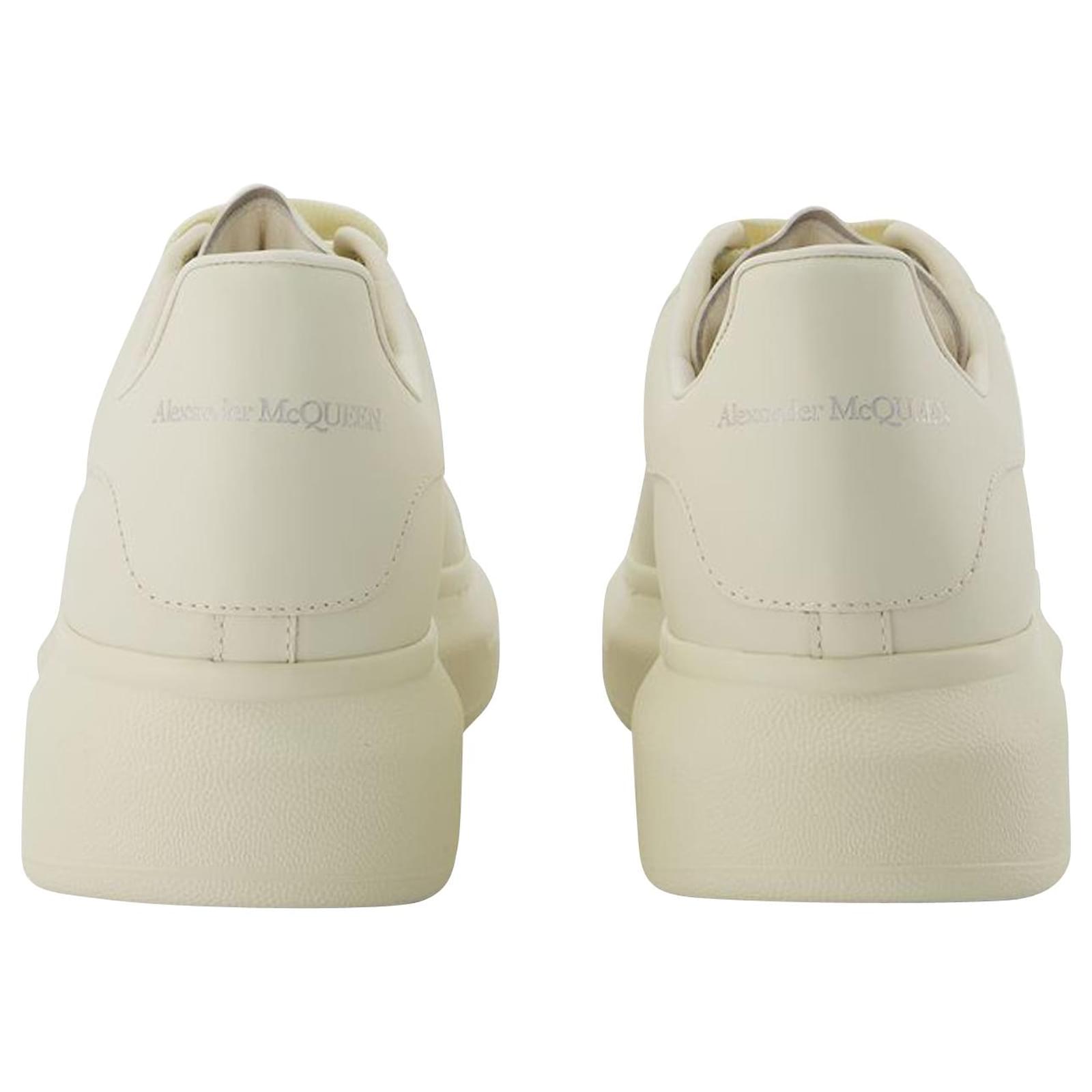 Alexander McQueen Men&s Oversized Sneaker (White/Black 1) - Size 11 - Leather