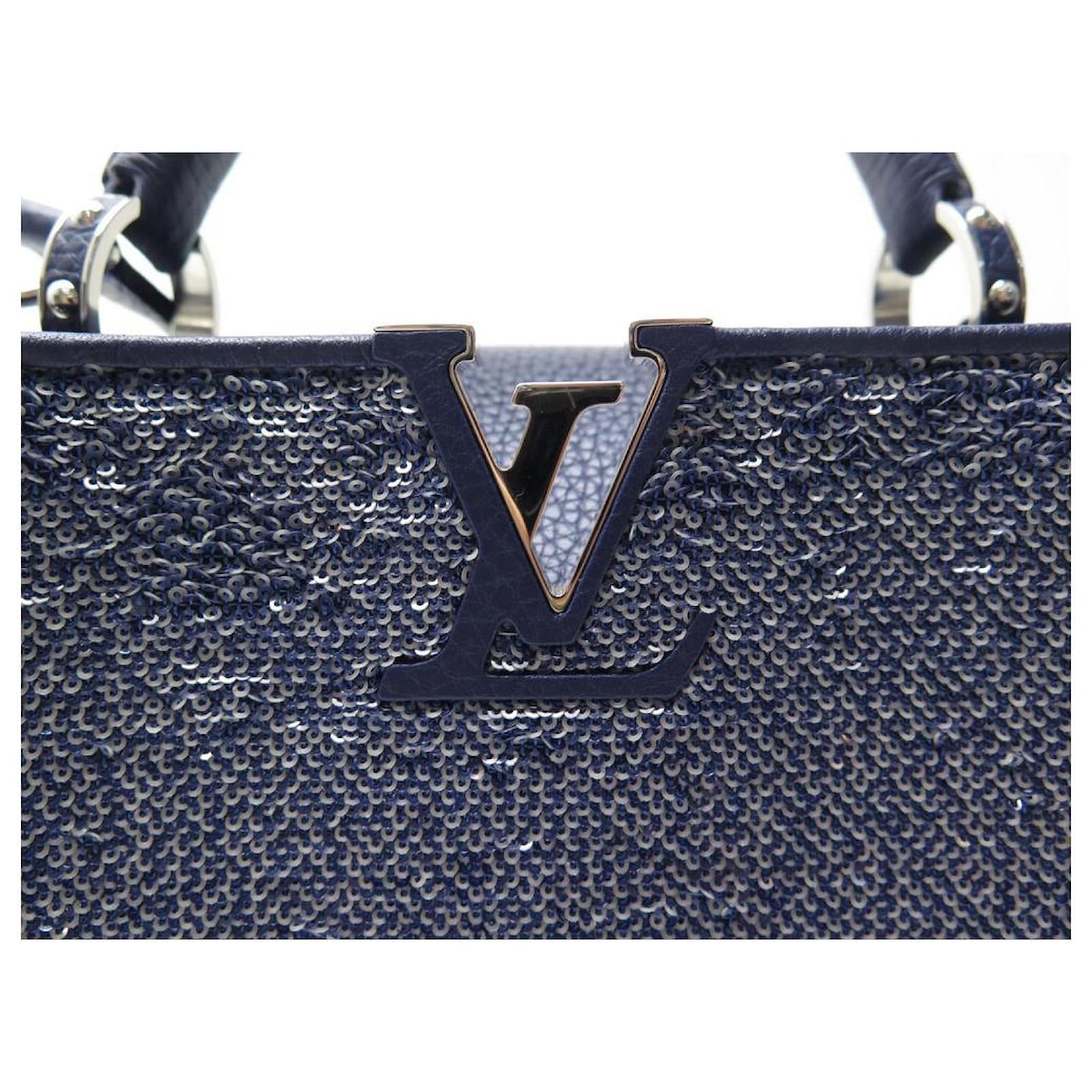 Trois tailles pour la variation estivale du sac Capucines Louis Vuitton 