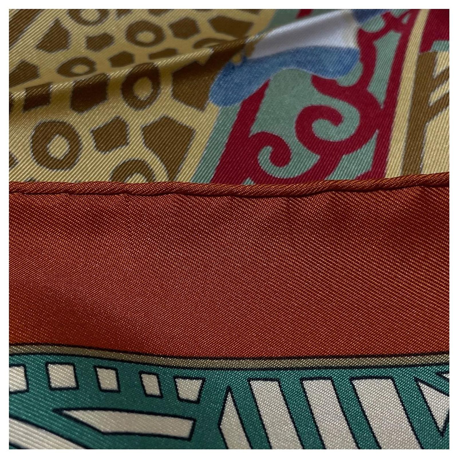 Carré Hermès 90 En Soie Pure - Motif Tigre Amour Jungle - Occasion Très Bon état - Multifonctionnel