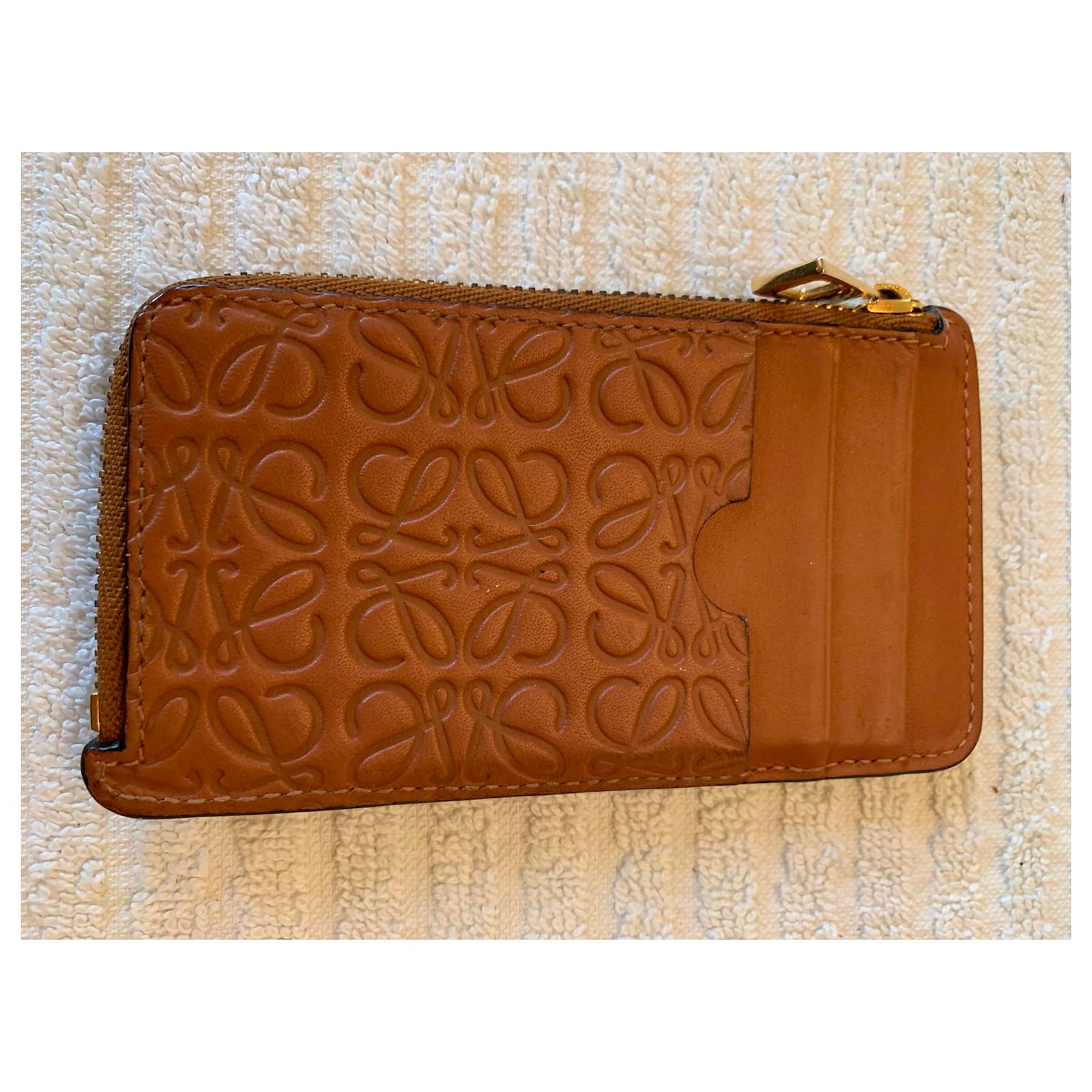 Loewe Logo embossed card holder Hazelnut Leather ref.714058 - Joli