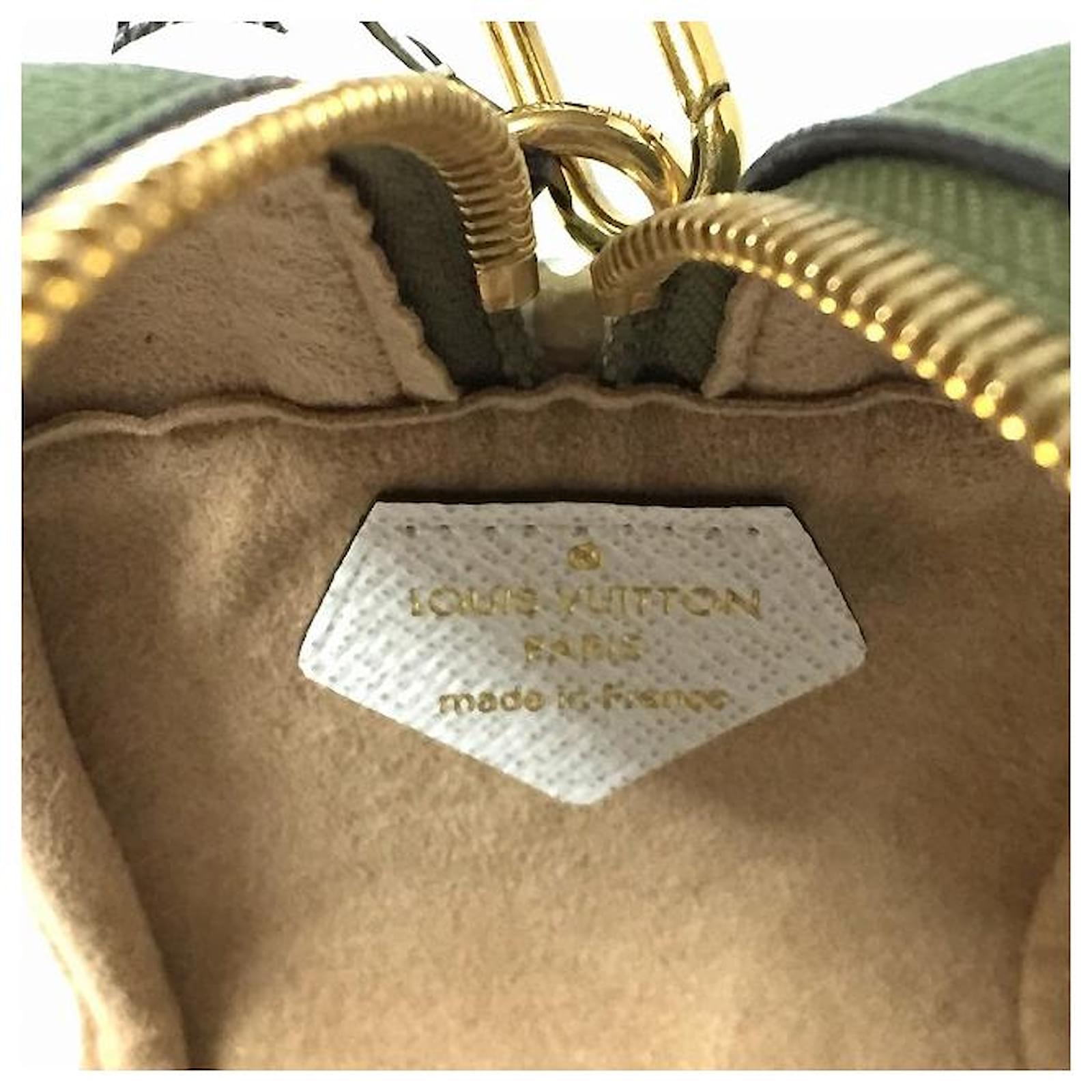 Louis Vuitton Beach Pouch Khaki Leather ref.715624 - Joli Closet
