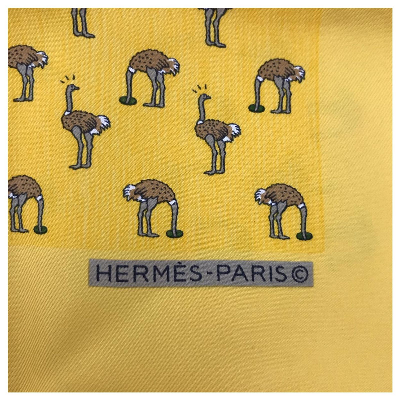 Cravate Hermès En Soie Jaune - Motif Tortue - Modèle 7896 MA - Occasion De Luxe