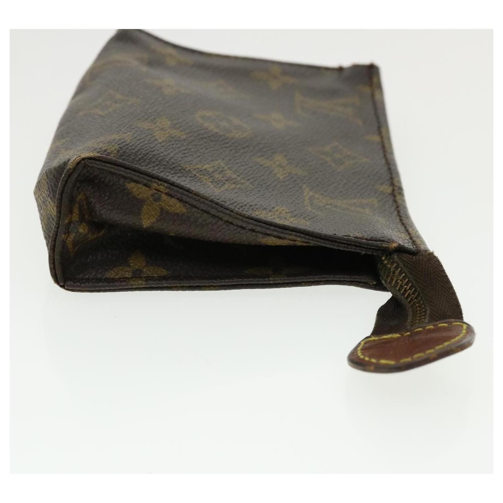 LOUIS VUITTON Monogram Poche Toilette 15 Pouch M47546 LV Auth ac1395