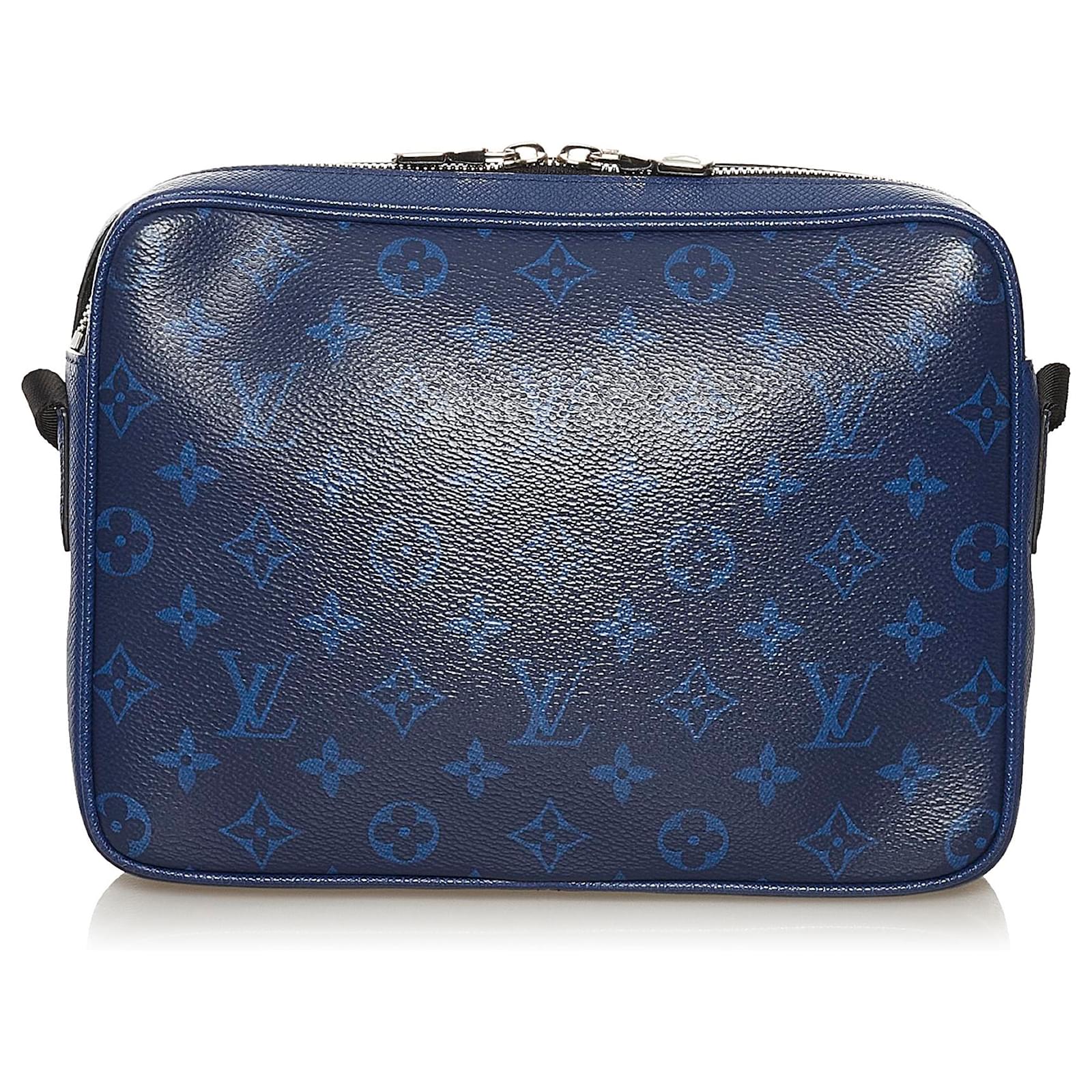 Louis Vuitton Blue Taigarama Outdoor Messenger Leather ref.717770 - Joli  Closet